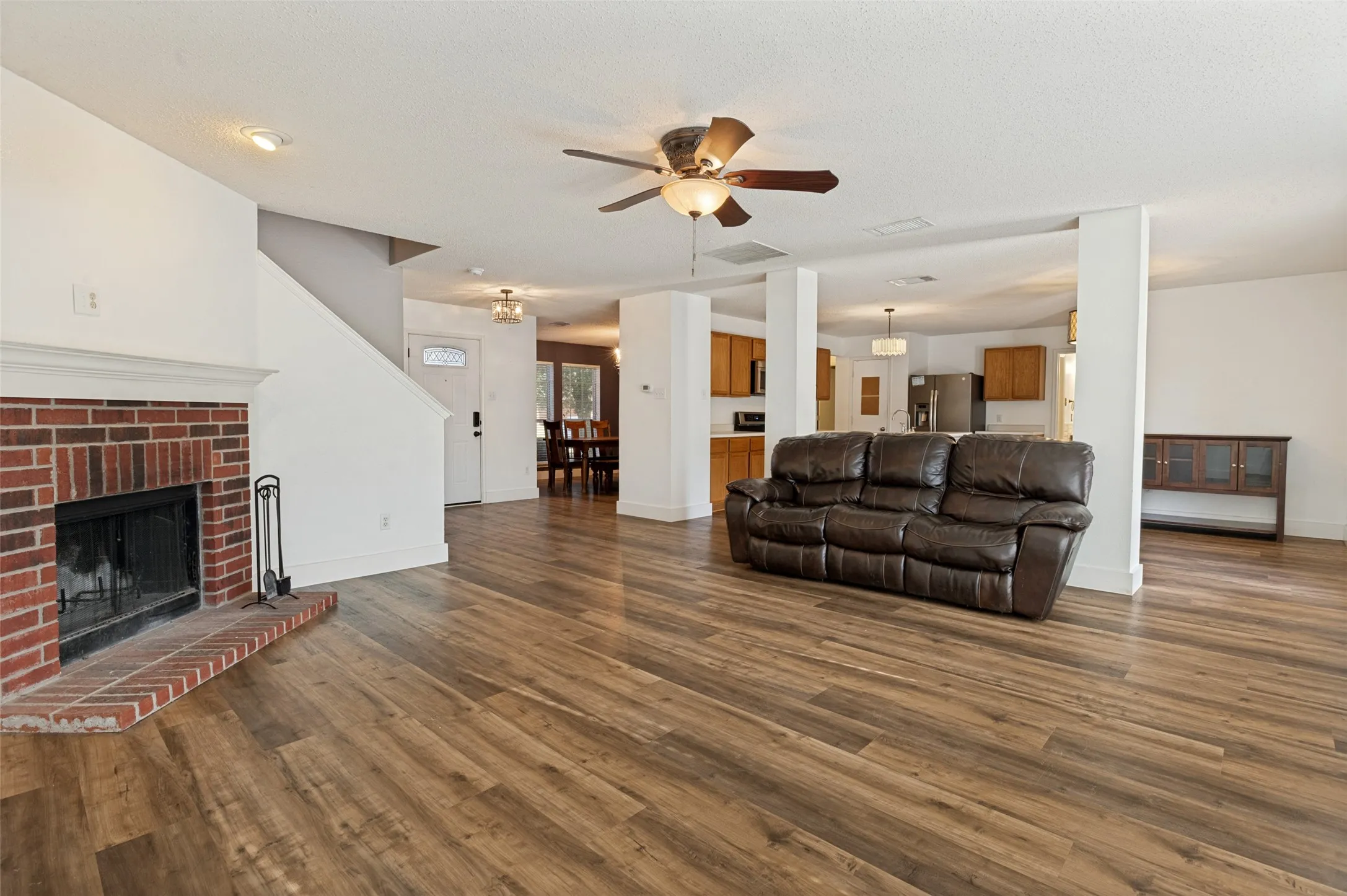 Single Family Residence For Sale in Dallas County , 1421 Logan Drive, Lancaster, Texas 75146, 4 Bedroom, 3 Bathroom, 2 Garage spaces, 2,667 Sqft, built in 2002, mls#21373013, Real Estate Agent in Lancaster, Homes For Sale in Dallas county, Homes For Sale in Lancaster, Realtor in Lancaster Texas, Real Estate Brokerage Independent Realty Texas, Luminita Cordes Realtor