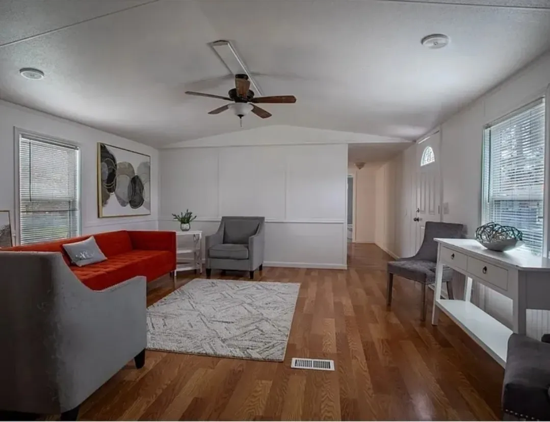 Mobile Home For Sale in Hunt County , 9874 Lake Shore Drive, Wills Point, Texas 75169, 3 Bedroom, 2 Bathroom, Garage spaces, 1,216 Sqft, built in 2009, mls#21373341, Real Estate Agent in Wills Point, Homes For Sale in Hunt county, Homes For Sale in Wills Point, Realtor in Wills Point Texas, Real Estate Brokerage Independent Realty Texas, Luminita Cordes Realtor