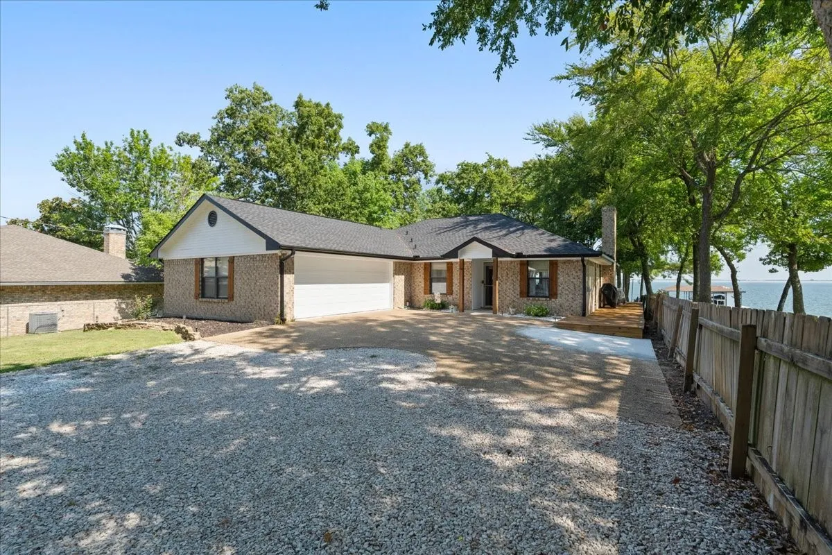 Single Family Residence For Sale in Freestone County , 122 Knights Circle, Streetman, Texas 75859, 3 Bedroom, 2 Bathroom, 2 Garage spaces, 1,584 Sqft, built in 1999, mls#21373117, Real Estate Agent in Streetman, Homes For Sale in Freestone county, Homes For Sale in Streetman, Realtor in Streetman Texas, Real Estate Brokerage Independent Realty Texas, Luminita Cordes Realtor
