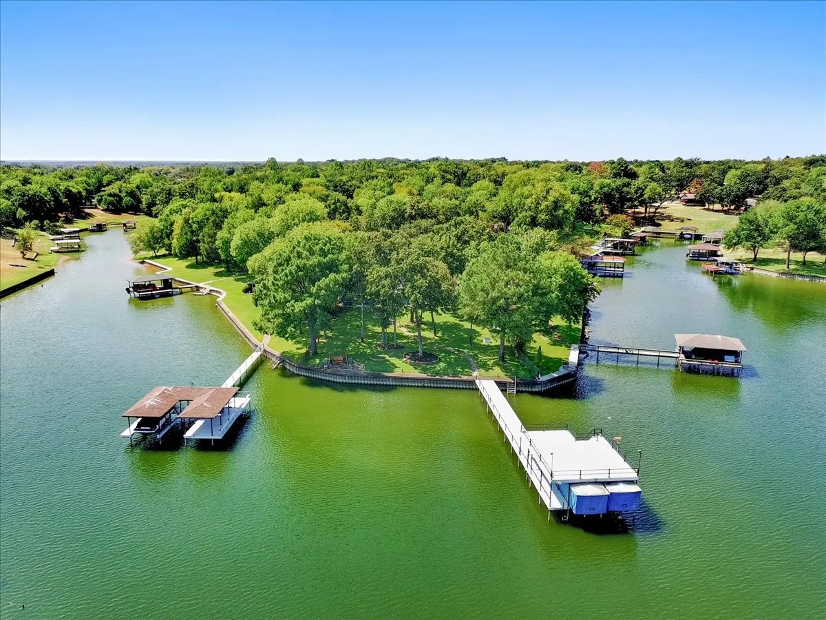 Single Family Residence For Sale in Freestone County , 122 Knights Circle, Streetman, Texas 75859, 3 Bedroom, 2 Bathroom, 2 Garage spaces, 1,584 Sqft, built in 1999, mls#21373117, Real Estate Agent in Streetman, Homes For Sale in Freestone county, Homes For Sale in Streetman, Realtor in Streetman Texas, Real Estate Brokerage Independent Realty Texas, Luminita Cordes Realtor