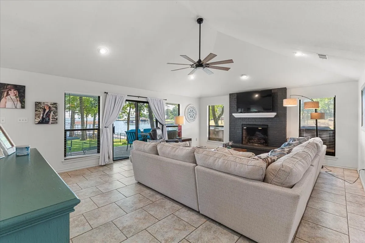Single Family Residence For Sale in Freestone County , 122 Knights Circle, Streetman, Texas 75859, 3 Bedroom, 2 Bathroom, 2 Garage spaces, 1,584 Sqft, built in 1999, mls#21373117, Real Estate Agent in Streetman, Homes For Sale in Freestone county, Homes For Sale in Streetman, Realtor in Streetman Texas, Real Estate Brokerage Independent Realty Texas, Luminita Cordes Realtor