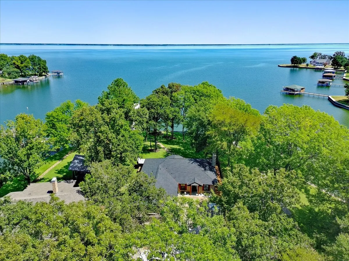 Single Family Residence For Sale in Freestone County , 122 Knights Circle, Streetman, Texas 75859, 3 Bedroom, 2 Bathroom, 2 Garage spaces, 1,584 Sqft, built in 1999, mls#21373117, Real Estate Agent in Streetman, Homes For Sale in Freestone county, Homes For Sale in Streetman, Realtor in Streetman Texas, Real Estate Brokerage Independent Realty Texas, Luminita Cordes Realtor