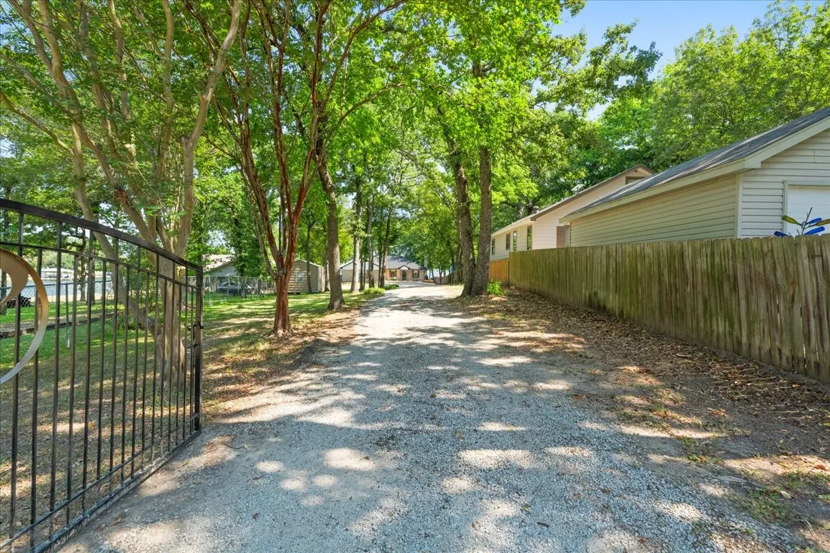 Single Family Residence For Sale in Freestone County , 122 Knights Circle, Streetman, Texas 75859, 3 Bedroom, 2 Bathroom, 2 Garage spaces, 1,584 Sqft, built in 1999, mls#21373117, Real Estate Agent in Streetman, Homes For Sale in Freestone county, Homes For Sale in Streetman, Realtor in Streetman Texas, Real Estate Brokerage Independent Realty Texas, Luminita Cordes Realtor