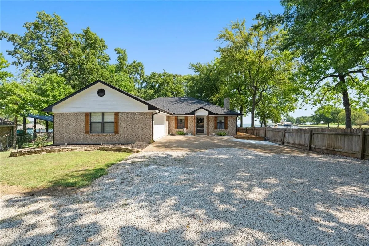 Single Family Residence For Sale in Freestone County , 122 Knights Circle, Streetman, Texas 75859, 3 Bedroom, 2 Bathroom, 2 Garage spaces, 1,584 Sqft, built in 1999, mls#21373117, Real Estate Agent in Streetman, Homes For Sale in Freestone county, Homes For Sale in Streetman, Realtor in Streetman Texas, Real Estate Brokerage Independent Realty Texas, Luminita Cordes Realtor
