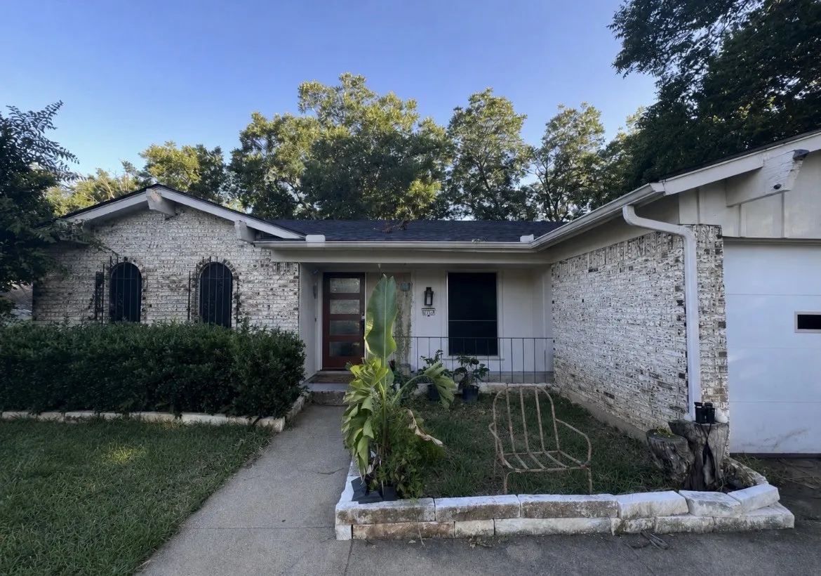 Single Family Residence For Sale in Tarrant County , 1704 Galahad Lane, Arlington, Texas 76014, 4 Bedroom, 2 Bathroom, 2 Garage spaces, 1,757 Sqft, built in 1969, mls#21372827, Real Estate Agent in Arlington, Homes For Sale in Tarrant county, Homes For Sale in Arlington, Realtor in Arlington Texas, Real Estate Brokerage Independent Realty Texas, Luminita Cordes Realtor