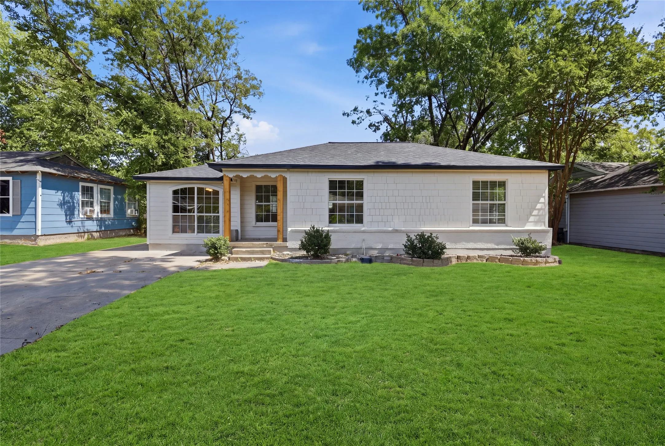 Single Family Residence For Sale in Dallas County , 11012 Castolon Drive, Dallas, Texas 75228, 3 Bedroom, 2 Bathroom, Garage spaces, 1,324 Sqft, built in 1950, mls#21373359, Real Estate Agent in Dallas, Homes For Sale in Dallas county, Homes For Sale in Dallas, Realtor in Dallas Texas, Real Estate Brokerage Independent Realty Texas, Luminita Cordes Realtor