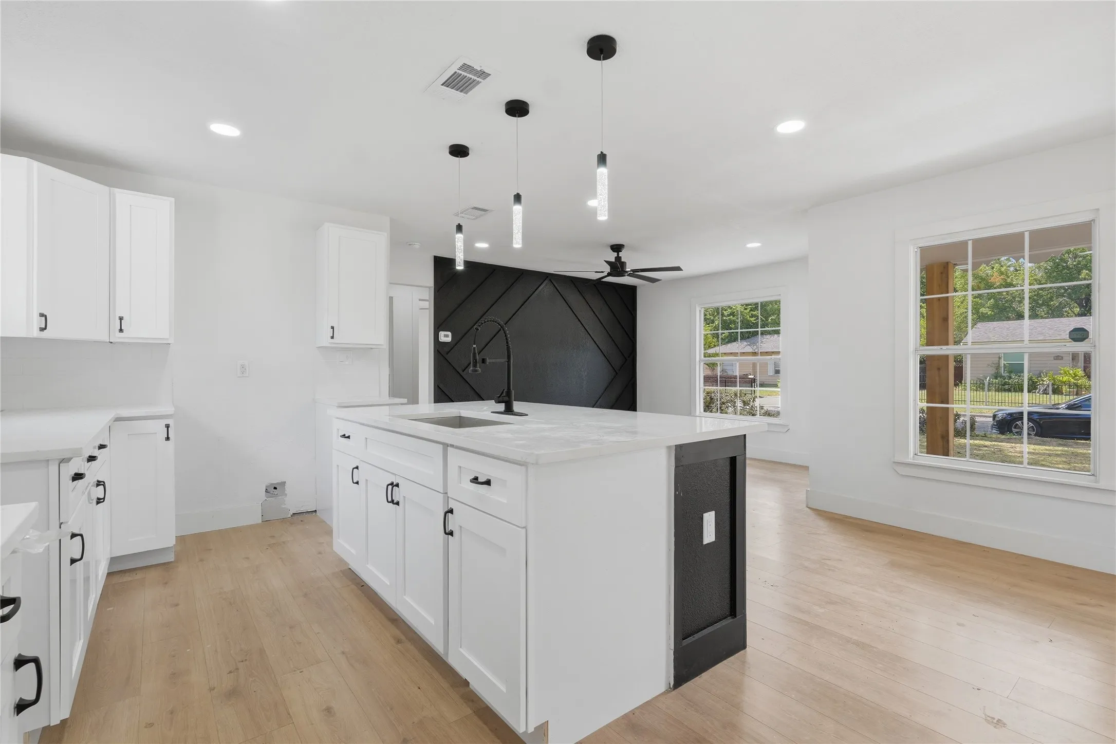 Single Family Residence For Sale in Dallas County , 11012 Castolon Drive, Dallas, Texas 75228, 3 Bedroom, 2 Bathroom, Garage spaces, 1,324 Sqft, built in 1950, mls#21373359, Real Estate Agent in Dallas, Homes For Sale in Dallas county, Homes For Sale in Dallas, Realtor in Dallas Texas, Real Estate Brokerage Independent Realty Texas, Luminita Cordes Realtor
