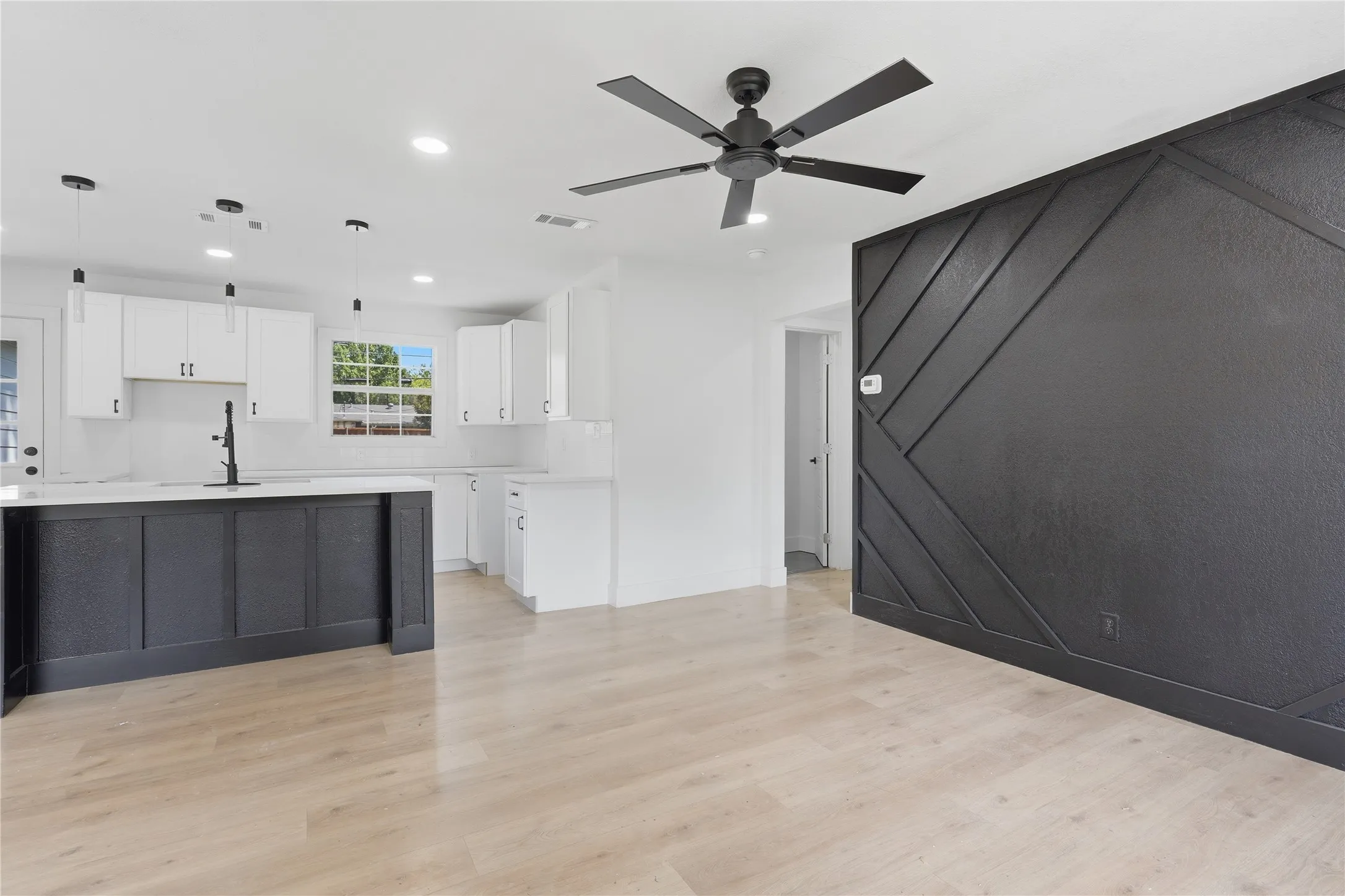Single Family Residence For Sale in Dallas County , 11012 Castolon Drive, Dallas, Texas 75228, 3 Bedroom, 2 Bathroom, Garage spaces, 1,324 Sqft, built in 1950, mls#21373359, Real Estate Agent in Dallas, Homes For Sale in Dallas county, Homes For Sale in Dallas, Realtor in Dallas Texas, Real Estate Brokerage Independent Realty Texas, Luminita Cordes Realtor