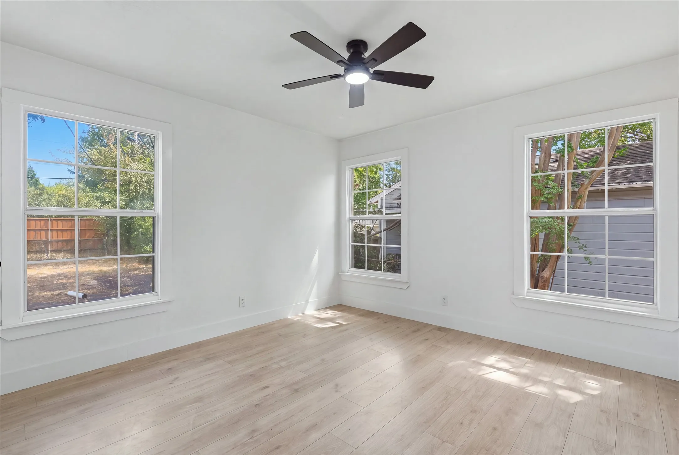 Single Family Residence For Sale in Dallas County , 11012 Castolon Drive, Dallas, Texas 75228, 3 Bedroom, 2 Bathroom, Garage spaces, 1,324 Sqft, built in 1950, mls#21373359, Real Estate Agent in Dallas, Homes For Sale in Dallas county, Homes For Sale in Dallas, Realtor in Dallas Texas, Real Estate Brokerage Independent Realty Texas, Luminita Cordes Realtor