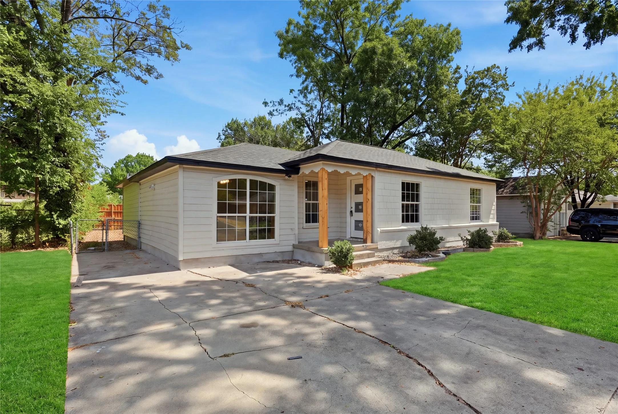 Single Family Residence For Sale in Dallas County , 11012 Castolon Drive, Dallas, Texas 75228, 3 Bedroom, 2 Bathroom, Garage spaces, 1,324 Sqft, built in 1950, mls#21373359, Real Estate Agent in Dallas, Homes For Sale in Dallas county, Homes For Sale in Dallas, Realtor in Dallas Texas, Real Estate Brokerage Independent Realty Texas, Luminita Cordes Realtor