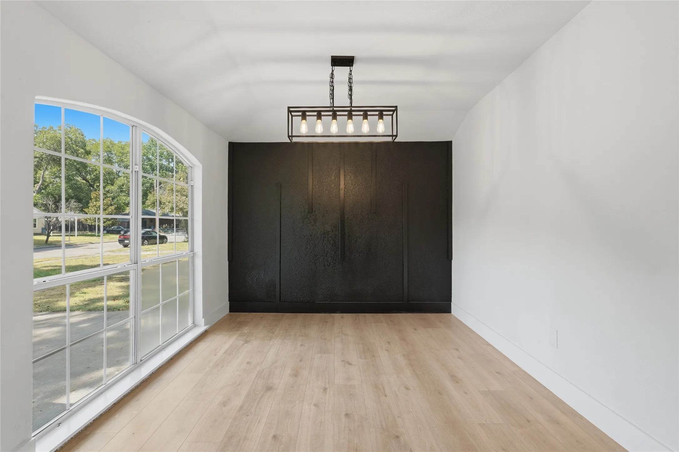 Single Family Residence For Sale in Dallas County , 11012 Castolon Drive, Dallas, Texas 75228, 3 Bedroom, 2 Bathroom, Garage spaces, 1,324 Sqft, built in 1950, mls#21373359, Real Estate Agent in Dallas, Homes For Sale in Dallas county, Homes For Sale in Dallas, Realtor in Dallas Texas, Real Estate Brokerage Independent Realty Texas, Luminita Cordes Realtor