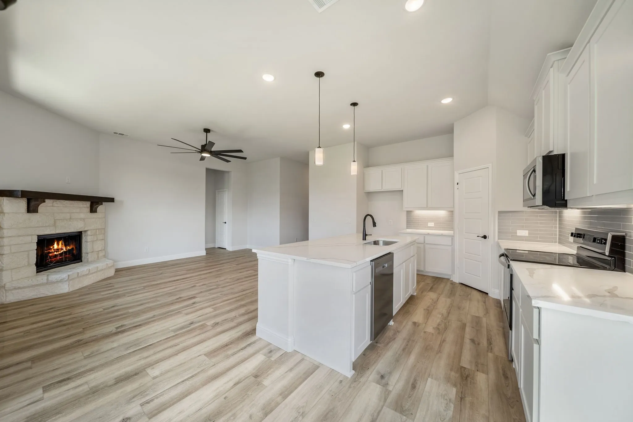 Single Family Residence For Rent in Grayson County , 606 Austen Avenue, Tioga, Texas 76271, 3 Bedroom, 2 Bathroom, 2 Garage spaces, 1,628 Sqft, built in 2026, mls#21373335, Real Estate Agent in Tioga, Homes For Rent in Grayson county, Homes For Rent in Tioga, Realtor in Tioga Texas, Real Estate Brokerage Independent Realty Texas, Luminita Cordes Realtor
