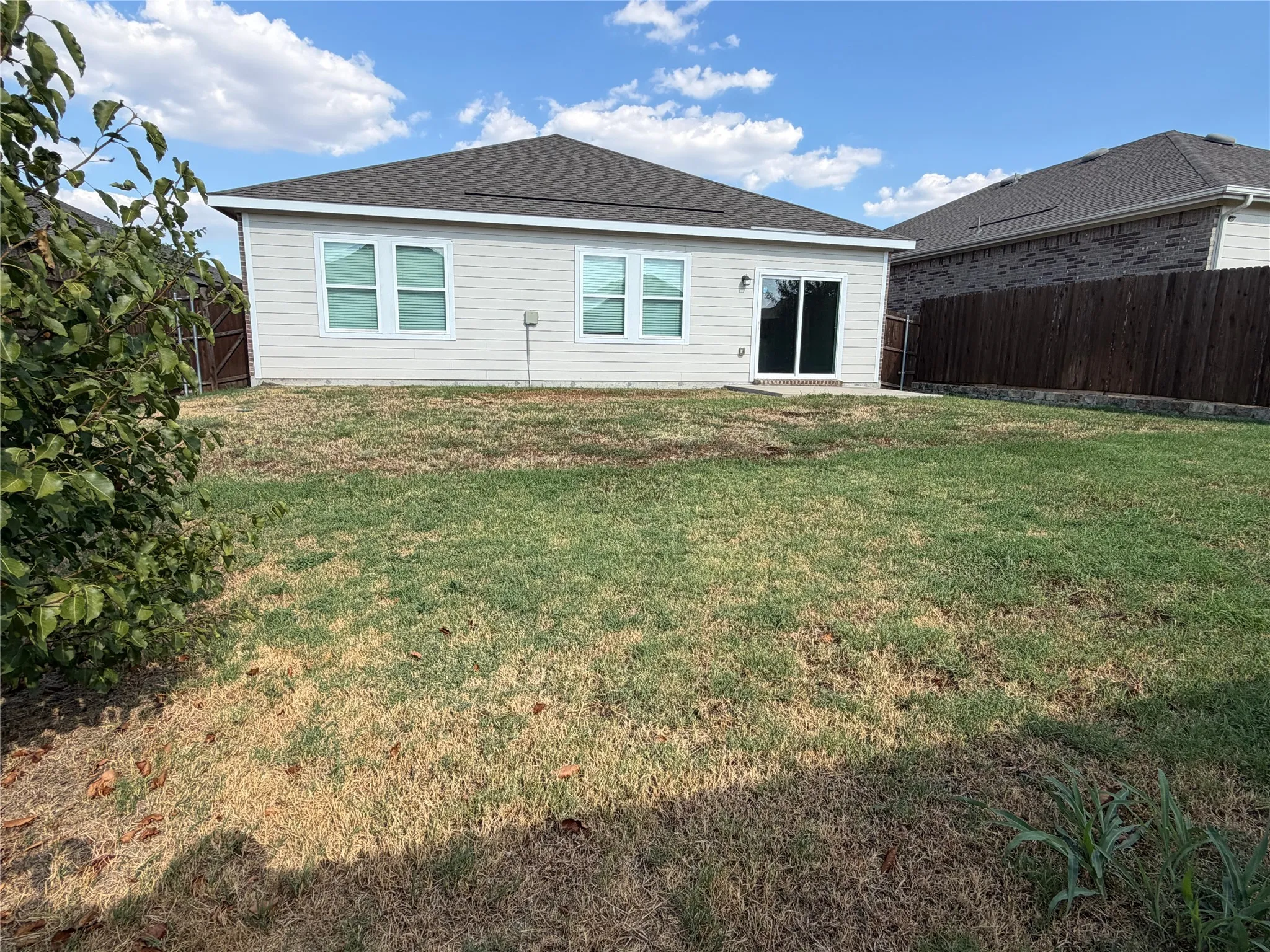 Single Family Residence For Rent in Collin County , 745 Richmond Drive, Lavon, Texas 75166, 3 Bedroom, 2 Bathroom, 2 Garage spaces, 1,591 Sqft, built in 2021, mls#21373362, Real Estate Agent in Lavon, Homes For Rent in Collin county, Homes For Rent in Lavon, Realtor in Lavon Texas, Real Estate Brokerage Independent Realty Texas, Luminita Cordes Realtor