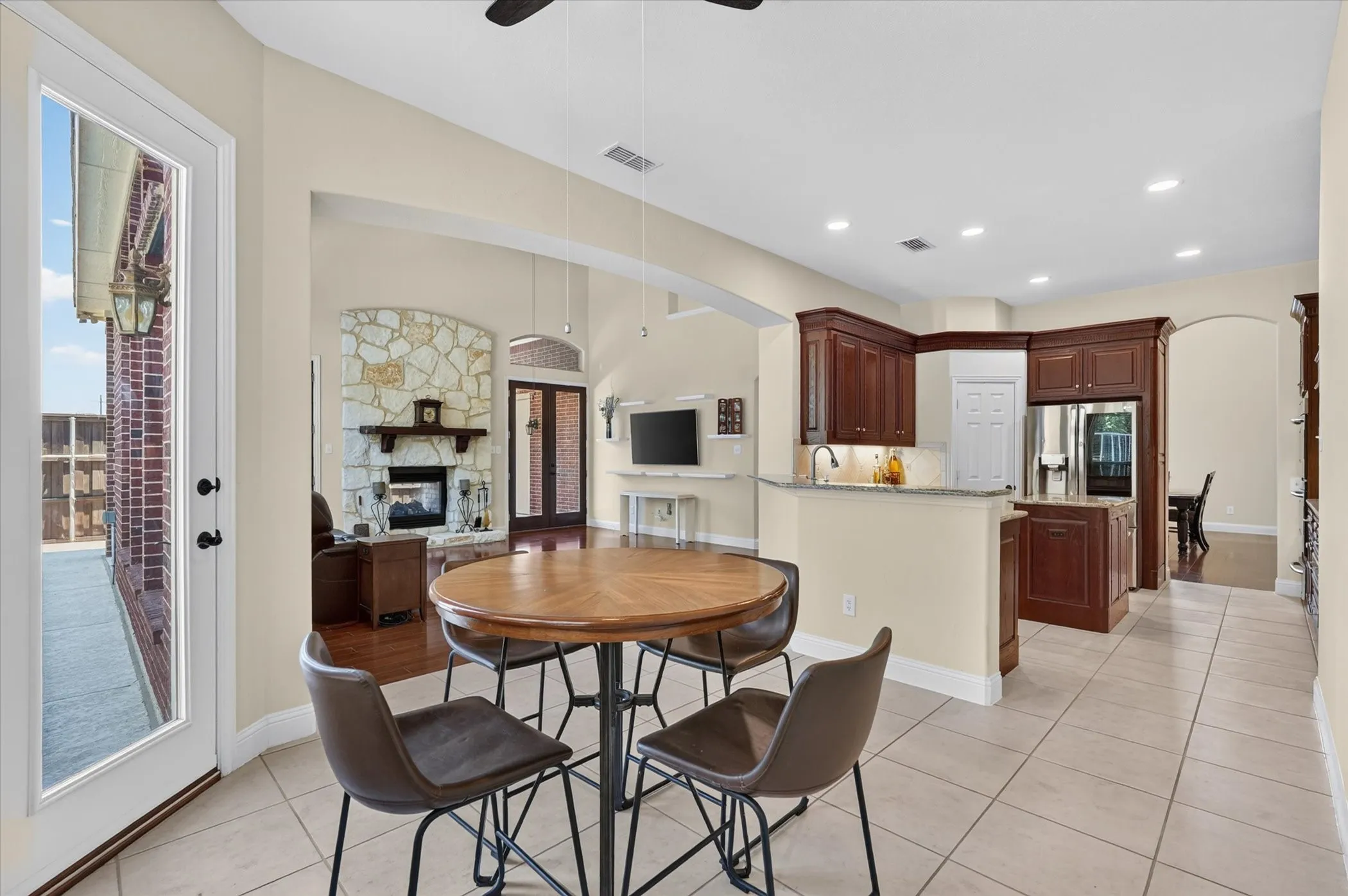 Single Family Residence For Sale in Tarrant County , 6832 Foghorn Lane, Grand Prairie, Texas 75054, 4 Bedroom, 4 Bathroom, 4 Garage spaces, 4,377 Sqft, built in 2008, mls#21372718, Real Estate Agent in Grand Prairie, Homes For Sale in Tarrant county, Homes For Sale in Grand Prairie, Realtor in Grand Prairie Texas, Real Estate Brokerage Independent Realty Texas, Luminita Cordes Realtor