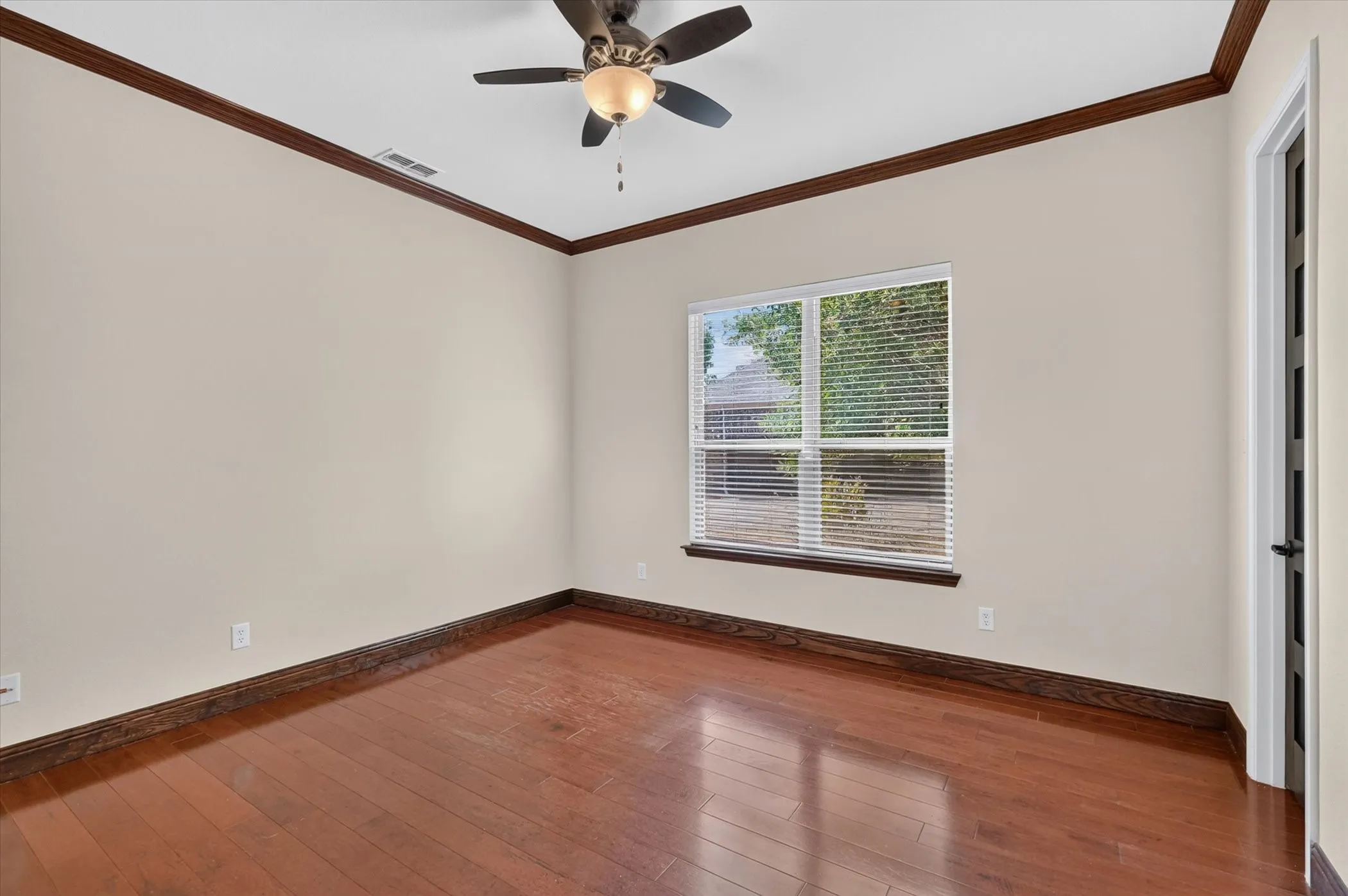 Single Family Residence For Sale in Tarrant County , 6832 Foghorn Lane, Grand Prairie, Texas 75054, 4 Bedroom, 4 Bathroom, 4 Garage spaces, 4,377 Sqft, built in 2008, mls#21372718, Real Estate Agent in Grand Prairie, Homes For Sale in Tarrant county, Homes For Sale in Grand Prairie, Realtor in Grand Prairie Texas, Real Estate Brokerage Independent Realty Texas, Luminita Cordes Realtor