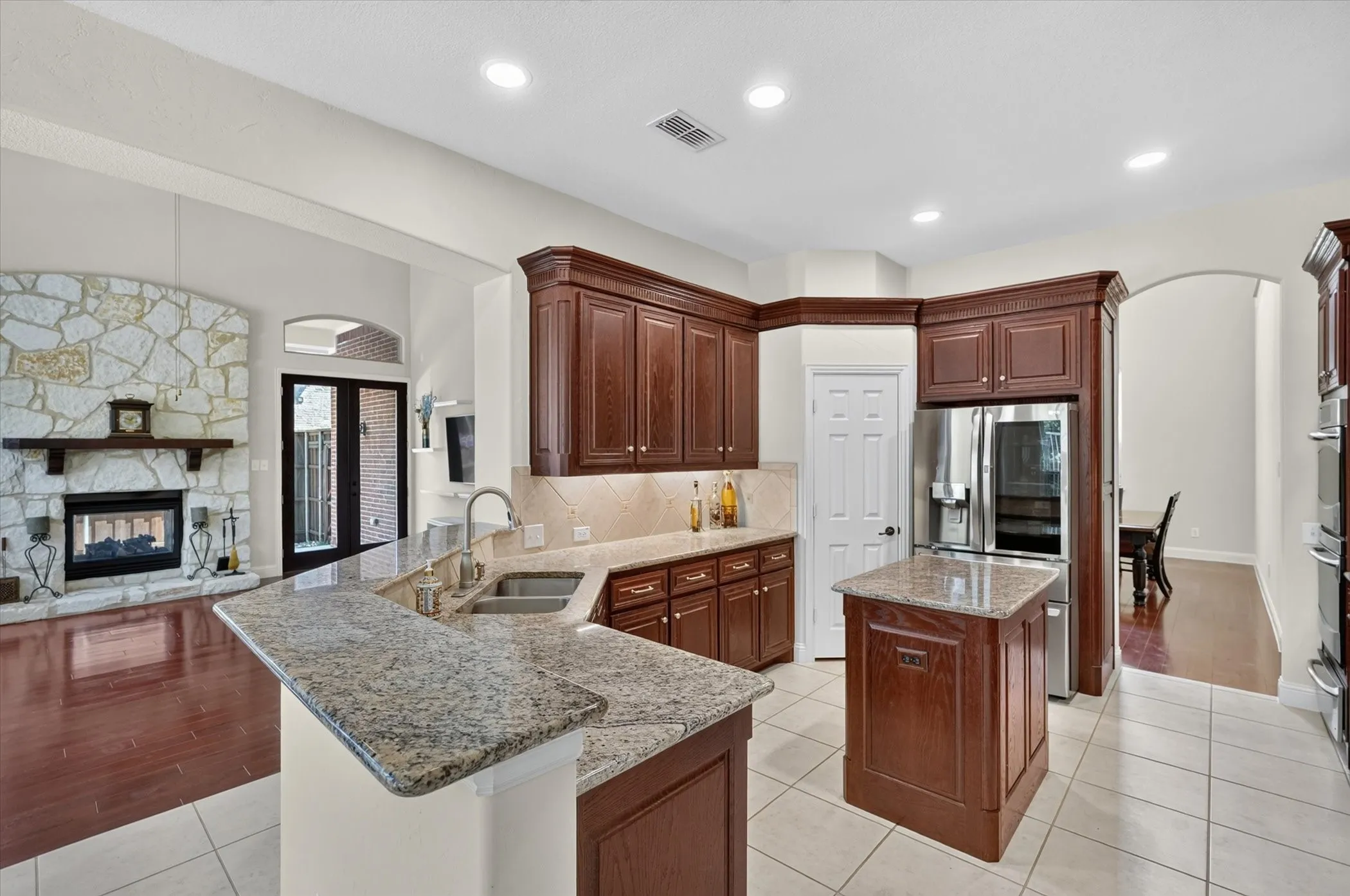 Single Family Residence For Sale in Tarrant County , 6832 Foghorn Lane, Grand Prairie, Texas 75054, 4 Bedroom, 4 Bathroom, 4 Garage spaces, 4,377 Sqft, built in 2008, mls#21372718, Real Estate Agent in Grand Prairie, Homes For Sale in Tarrant county, Homes For Sale in Grand Prairie, Realtor in Grand Prairie Texas, Real Estate Brokerage Independent Realty Texas, Luminita Cordes Realtor