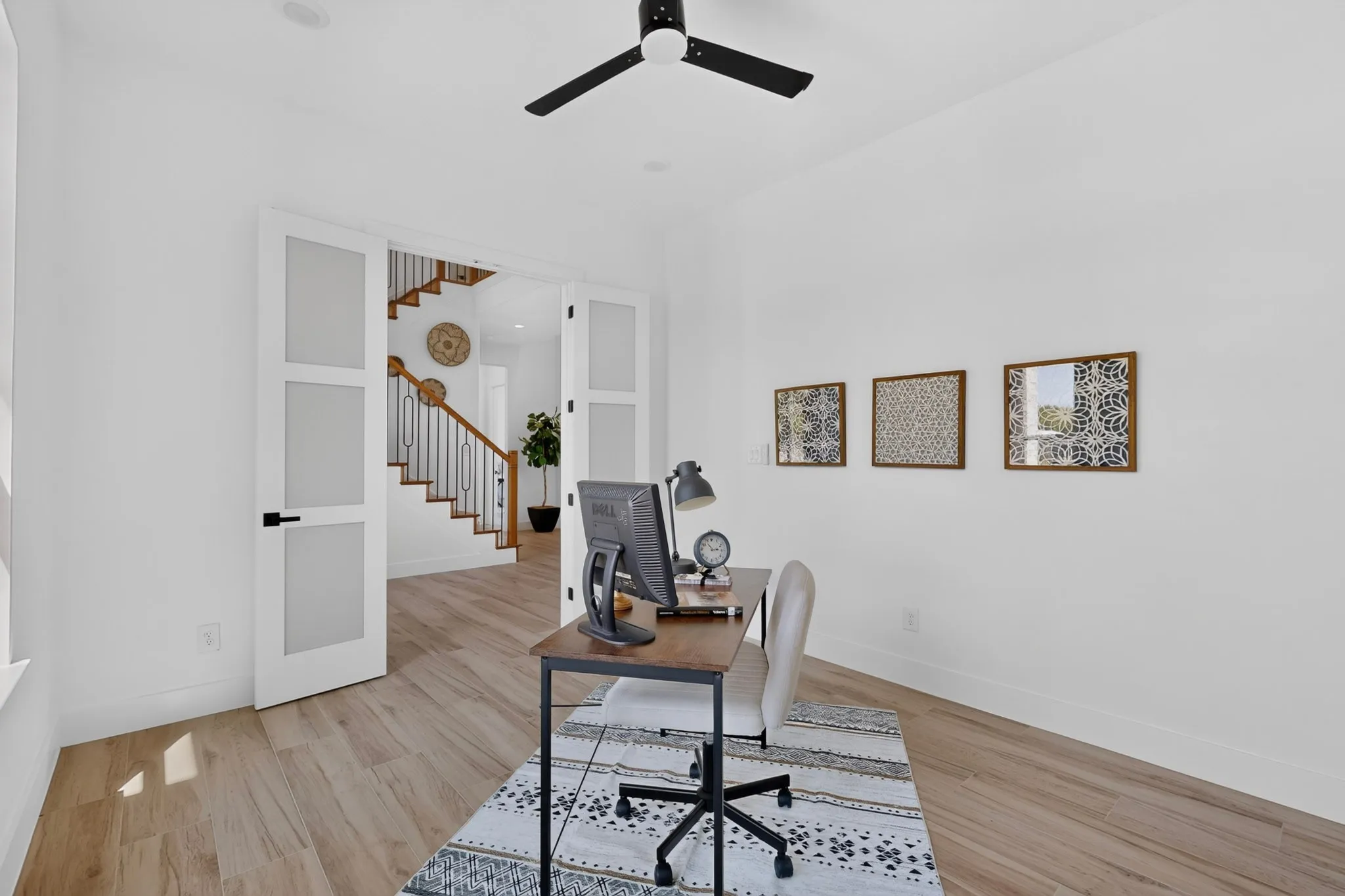 Spacious room featuring wood-finish flooring, a ceiling fan, and recessed lighting