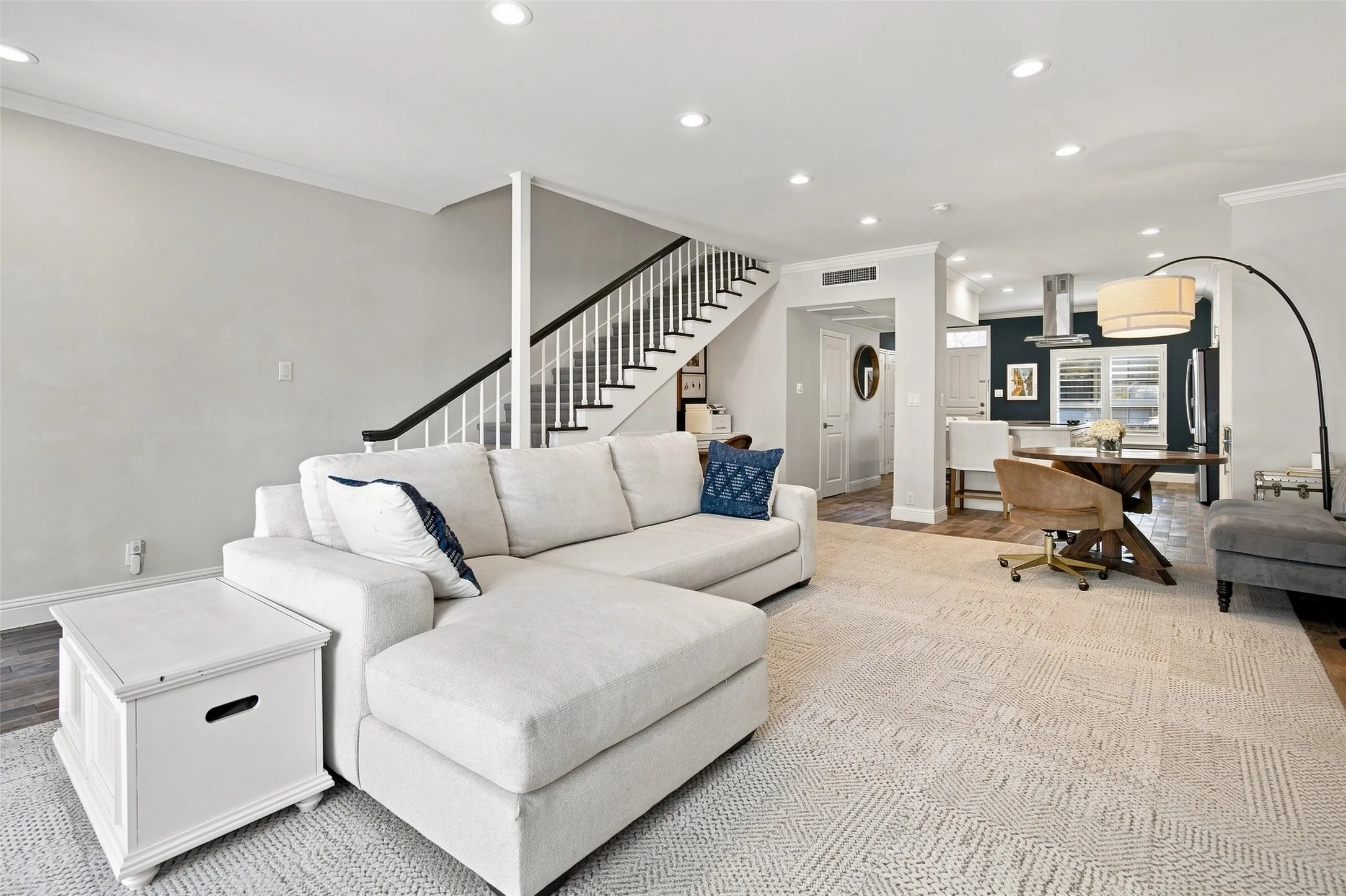 Condominium For Sale in Dallas County , 7424 W Northwest Highway 9, Dallas, Texas 75225, 2 Bedroom, 3 Bathroom, Garage spaces, 1,522 Sqft, built in 1964, mls#21367300, Real Estate Agent in Dallas, Homes For Sale in Dallas county, Homes For Sale in Dallas, Realtor in Dallas Texas, Real Estate Brokerage Independent Realty Texas, Luminita Cordes Realtor