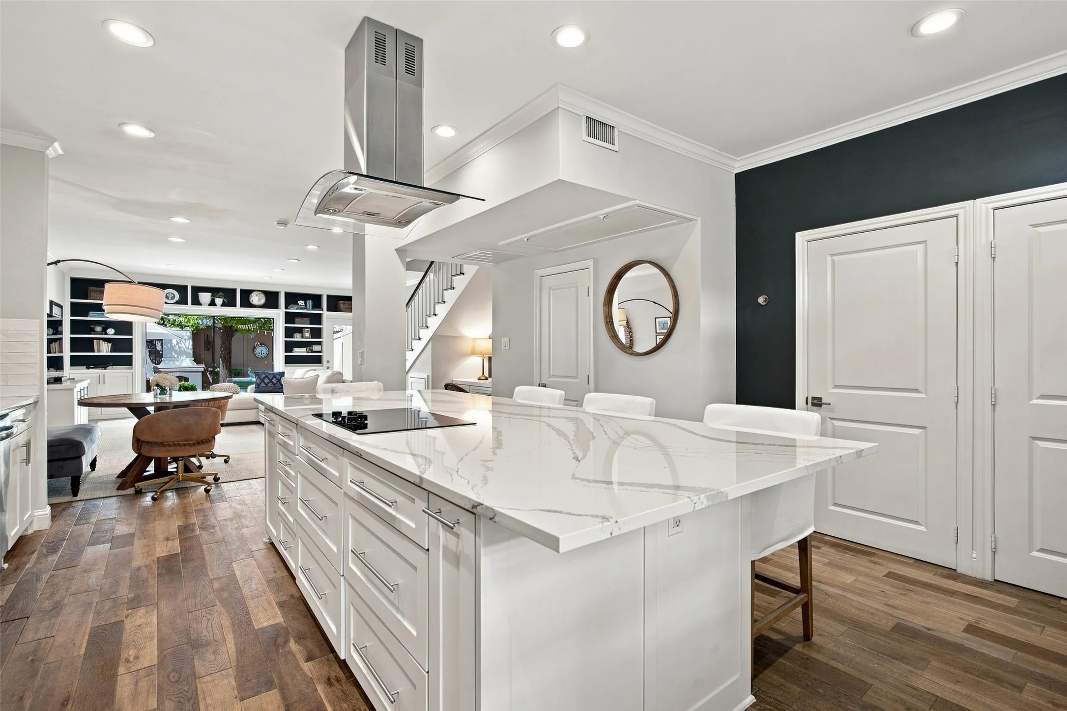 Condominium For Sale in Dallas County , 7424 W Northwest Highway 9, Dallas, Texas 75225, 2 Bedroom, 3 Bathroom, Garage spaces, 1,522 Sqft, built in 1964, mls#21367300, Real Estate Agent in Dallas, Homes For Sale in Dallas county, Homes For Sale in Dallas, Realtor in Dallas Texas, Real Estate Brokerage Independent Realty Texas, Luminita Cordes Realtor