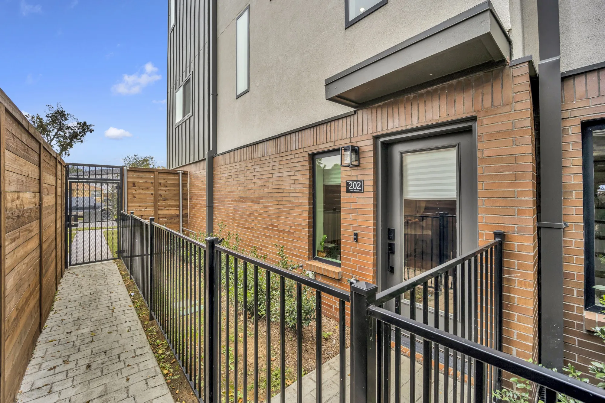 Condominium For Sale in Dallas County , 4631 Belmont Avenue 202, Dallas, Texas 75204, 2 Bedroom, 3 Bathroom, 2 Garage spaces, 1,774 Sqft, built in 2021, mls#21373364, Real Estate Agent in Dallas, Homes For Sale in Dallas county, Homes For Sale in Dallas, Realtor in Dallas Texas, Real Estate Brokerage Independent Realty Texas, Luminita Cordes Realtor