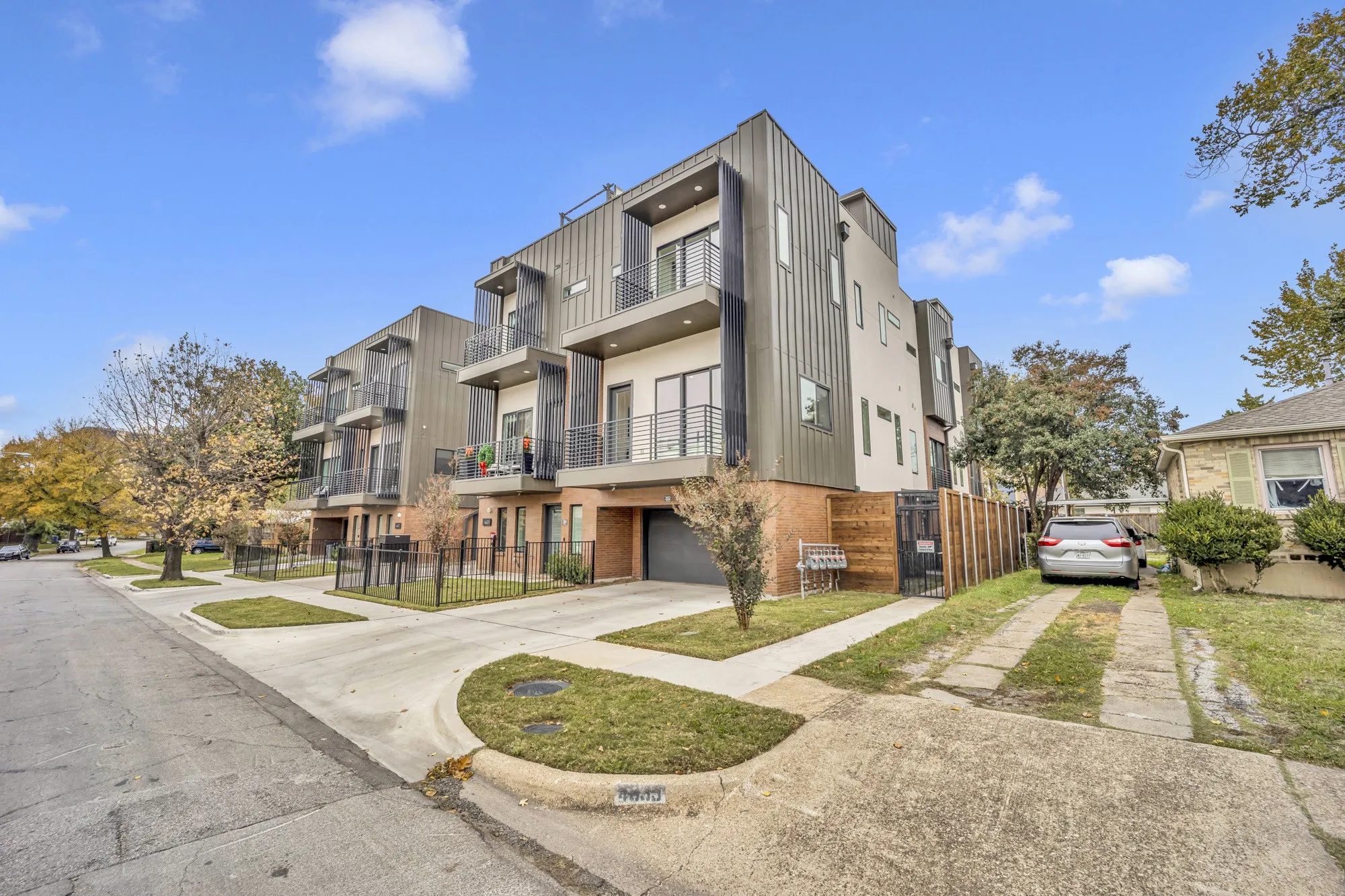 Condominium For Sale in Dallas County , 4631 Belmont Avenue 202, Dallas, Texas 75204, 2 Bedroom, 3 Bathroom, 2 Garage spaces, 1,774 Sqft, built in 2021, mls#21373364, Real Estate Agent in Dallas, Homes For Sale in Dallas county, Homes For Sale in Dallas, Realtor in Dallas Texas, Real Estate Brokerage Independent Realty Texas, Luminita Cordes Realtor