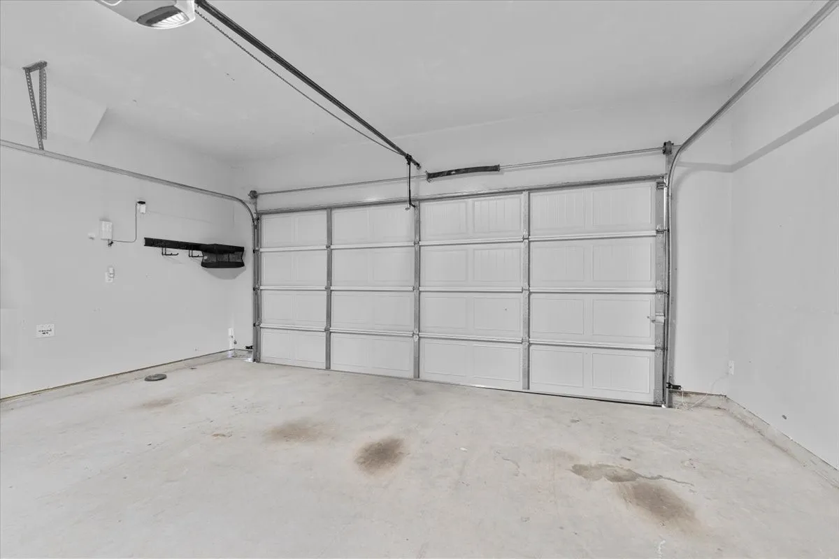 Single Family Residence For Rent in Tarrant County , 2412 Simmental Road, Fort Worth, Texas 76131, 3 Bedroom, 2 Bathroom, 2 Garage spaces, 1,636 Sqft, built in 2016, mls#21373365, Real Estate Agent in Fort Worth, Homes For Rent in Tarrant county, Homes For Rent in Fort Worth, Realtor in Fort Worth Texas, Real Estate Brokerage Independent Realty Texas, Luminita Cordes Realtor