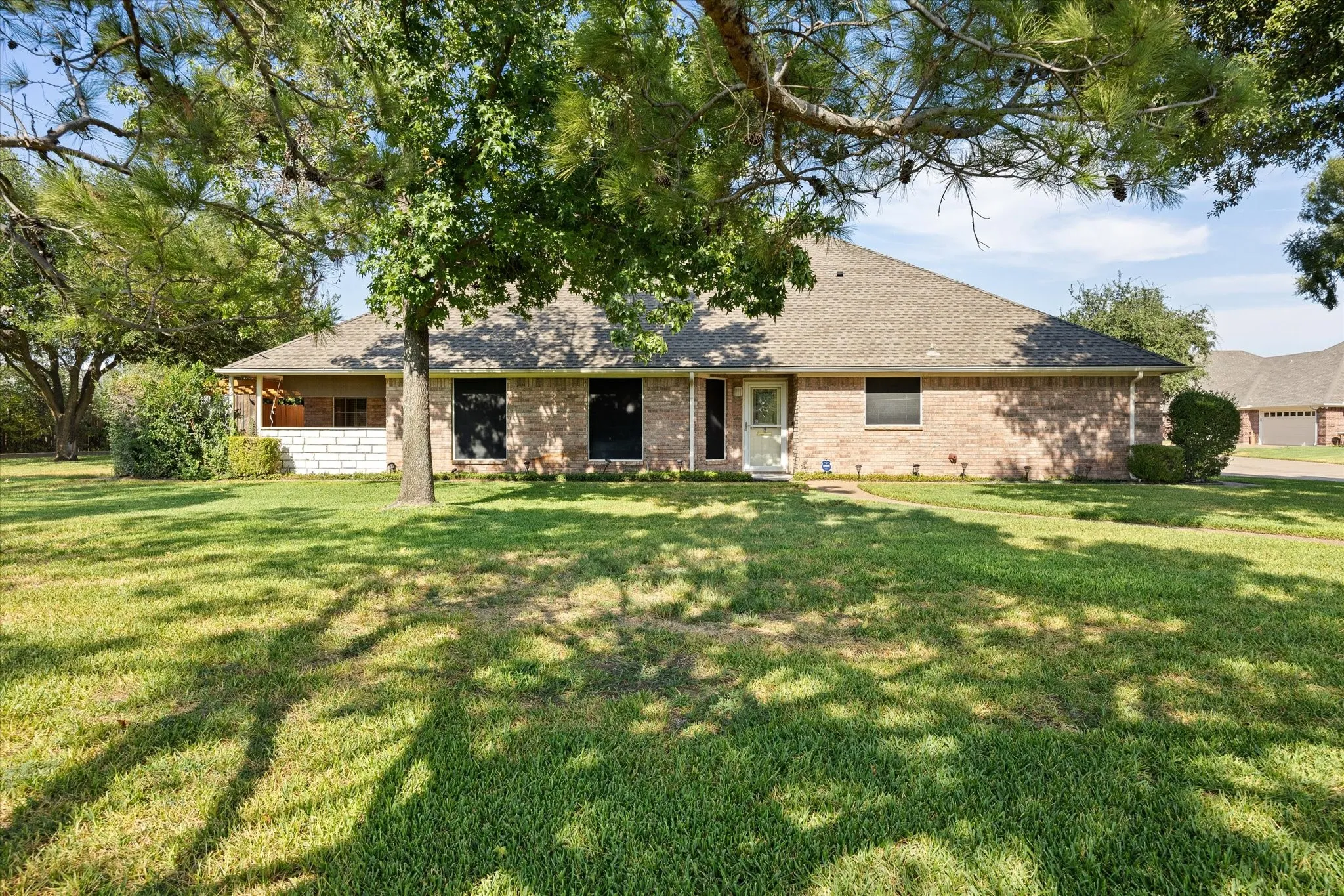 End unit townhome with green space and mature trees