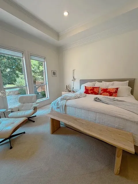 Recessed lighting, tray ceiling, crown molding, large windows, and carpeted flooring