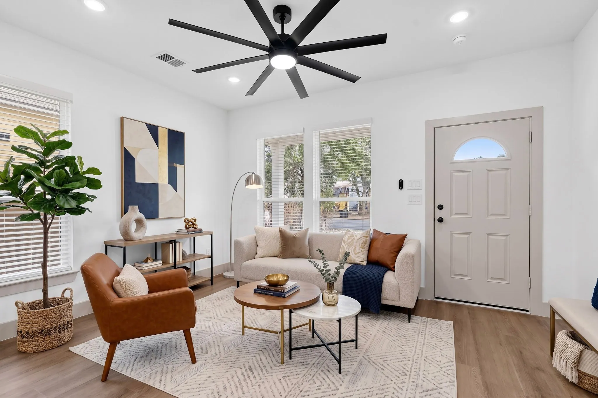 (Virtual Staging)