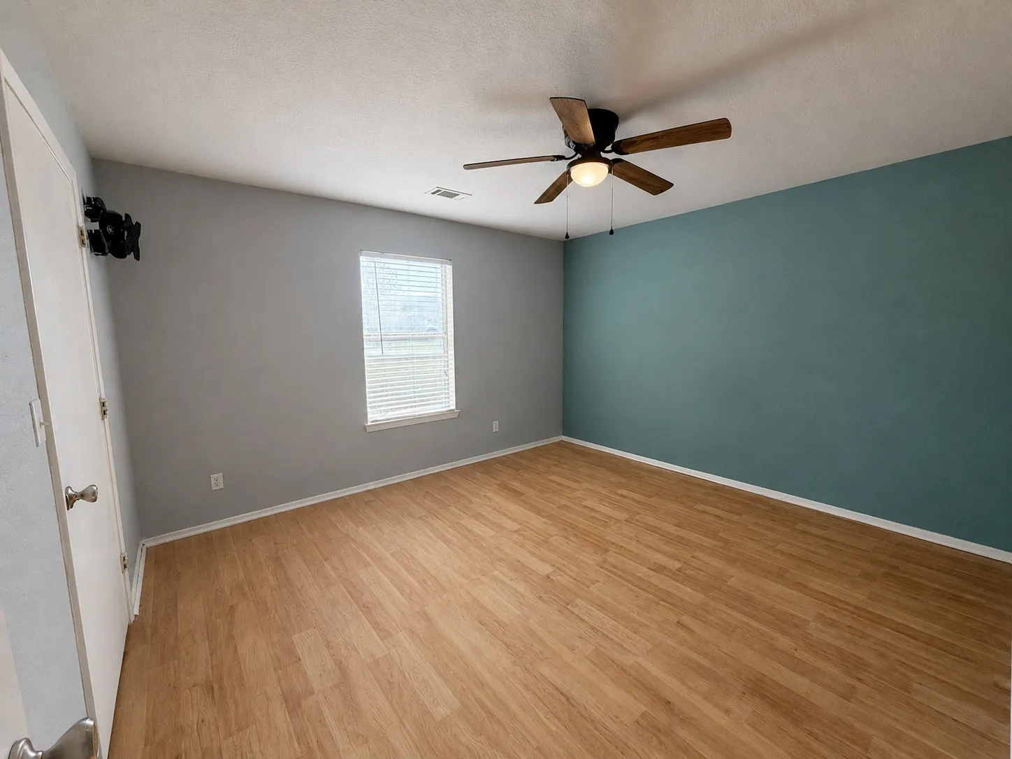 Single Family Residence For Sale in Hood County , 513 Ranch Road, Granbury, Texas 76049, 3 Bedroom, 2 Bathroom, 2 Garage spaces, 1,440 Sqft, built in 1996, mls#21373374, Real Estate Agent in Granbury, Homes For Sale in Hood county, Homes For Sale in Granbury, Realtor in Granbury Texas, Real Estate Brokerage Independent Realty Texas, Luminita Cordes Realtor