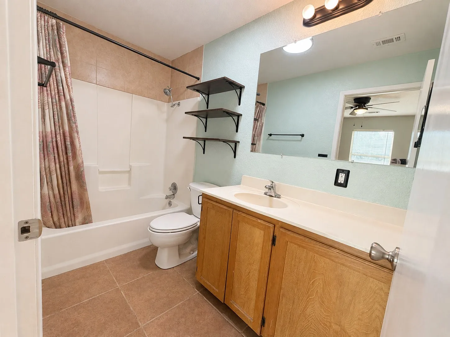 Single Family Residence For Sale in Hood County , 513 Ranch Road, Granbury, Texas 76049, 3 Bedroom, 2 Bathroom, 2 Garage spaces, 1,440 Sqft, built in 1996, mls#21373374, Real Estate Agent in Granbury, Homes For Sale in Hood county, Homes For Sale in Granbury, Realtor in Granbury Texas, Real Estate Brokerage Independent Realty Texas, Luminita Cordes Realtor