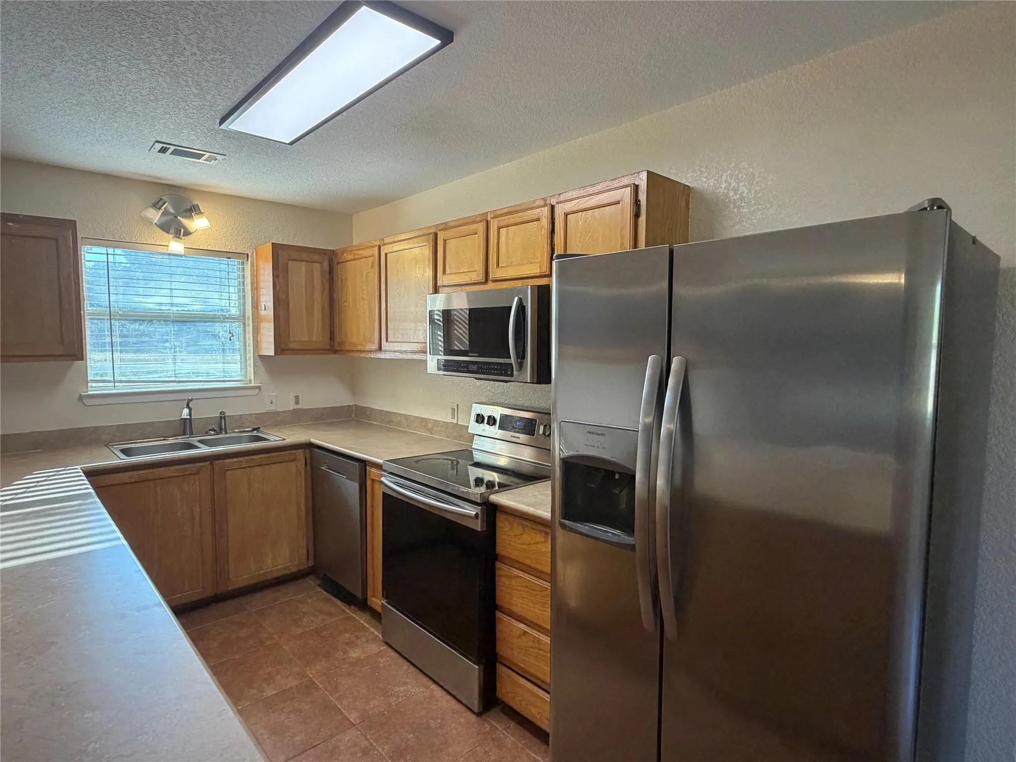 Single Family Residence For Sale in Hood County , 513 Ranch Road, Granbury, Texas 76049, 3 Bedroom, 2 Bathroom, 2 Garage spaces, 1,440 Sqft, built in 1996, mls#21373374, Real Estate Agent in Granbury, Homes For Sale in Hood county, Homes For Sale in Granbury, Realtor in Granbury Texas, Real Estate Brokerage Independent Realty Texas, Luminita Cordes Realtor