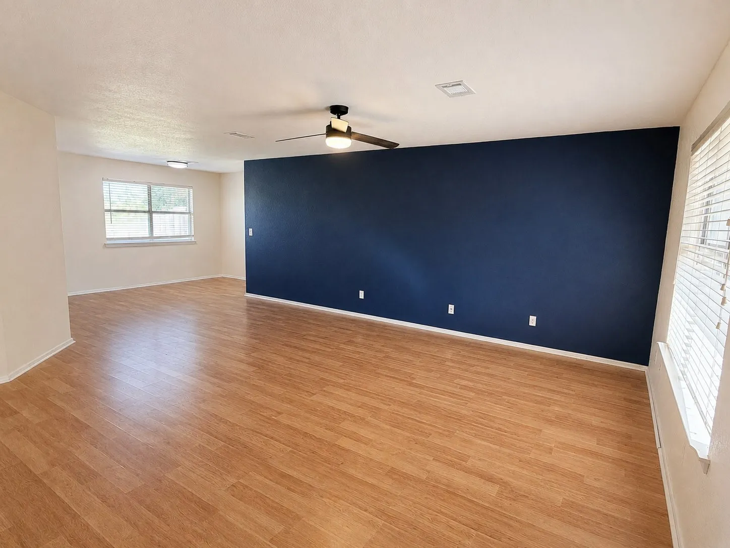 Single Family Residence For Sale in Hood County , 513 Ranch Road, Granbury, Texas 76049, 3 Bedroom, 2 Bathroom, 2 Garage spaces, 1,440 Sqft, built in 1996, mls#21373374, Real Estate Agent in Granbury, Homes For Sale in Hood county, Homes For Sale in Granbury, Realtor in Granbury Texas, Real Estate Brokerage Independent Realty Texas, Luminita Cordes Realtor