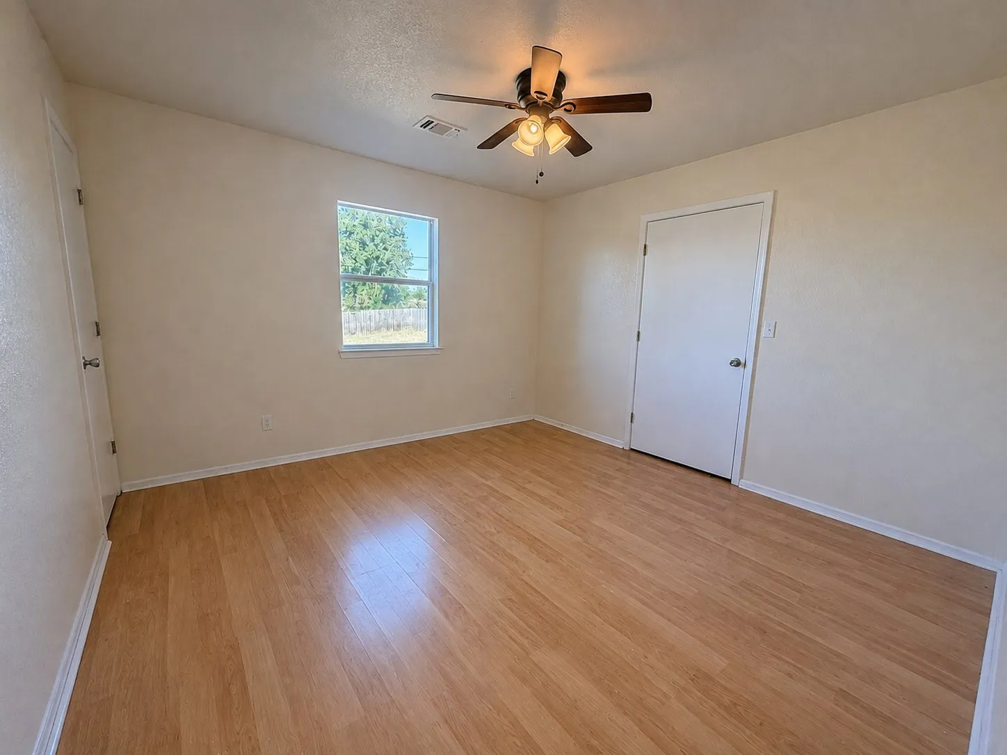 Single Family Residence For Sale in Hood County , 513 Ranch Road, Granbury, Texas 76049, 3 Bedroom, 2 Bathroom, 2 Garage spaces, 1,440 Sqft, built in 1996, mls#21373374, Real Estate Agent in Granbury, Homes For Sale in Hood county, Homes For Sale in Granbury, Realtor in Granbury Texas, Real Estate Brokerage Independent Realty Texas, Luminita Cordes Realtor