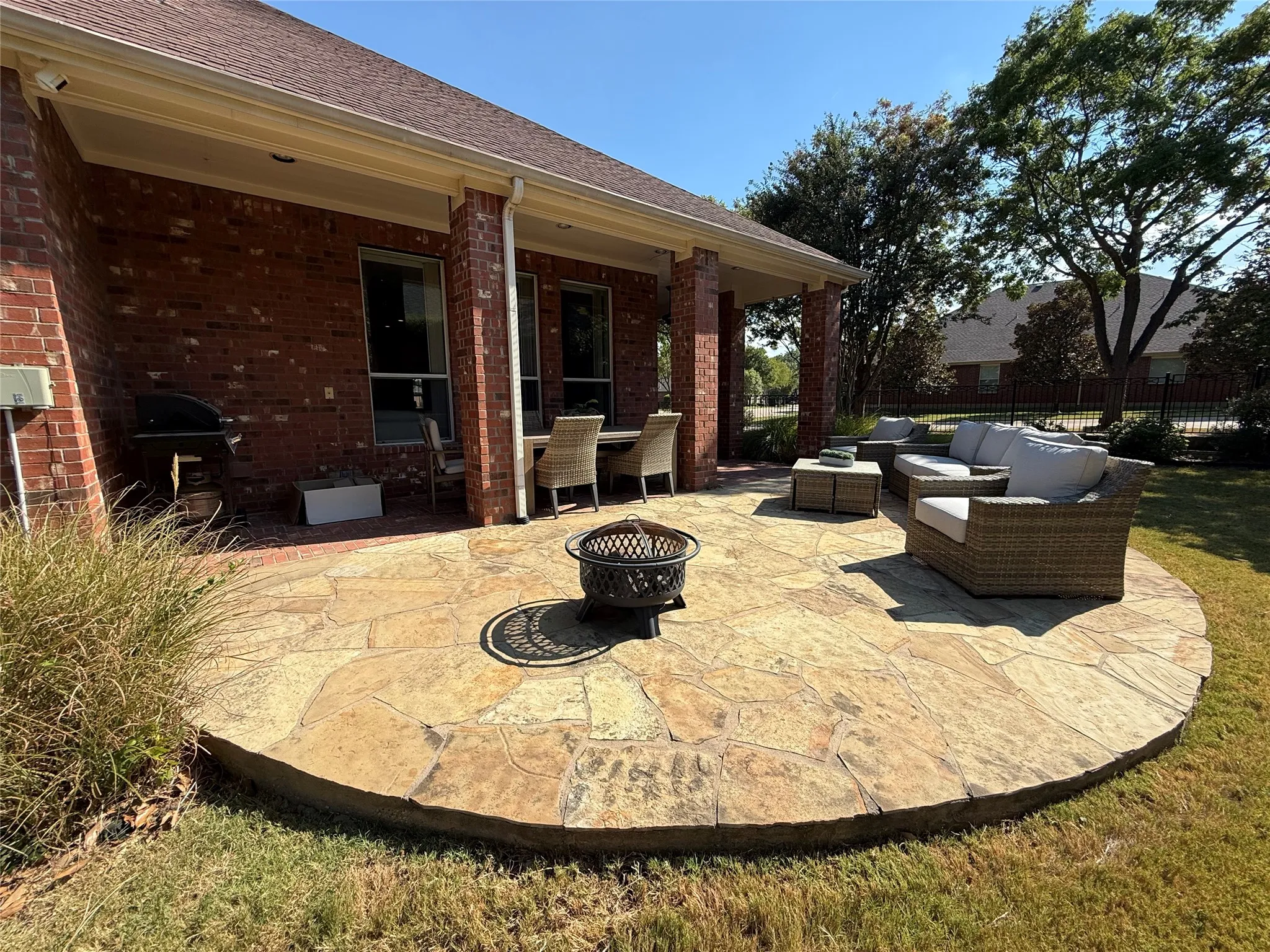 Single Family Residence For Rent in Collin County , 454 Long Cove Drive, Fairview, Texas 75069, 2 Bedroom, 3 Bathroom, 2 Garage spaces, 2,241 Sqft, built in 2005, mls#21373375, Real Estate Agent in Fairview, Homes For Rent in Collin county, Homes For Rent in Fairview, Realtor in Fairview Texas, Real Estate Brokerage Independent Realty Texas, Luminita Cordes Realtor