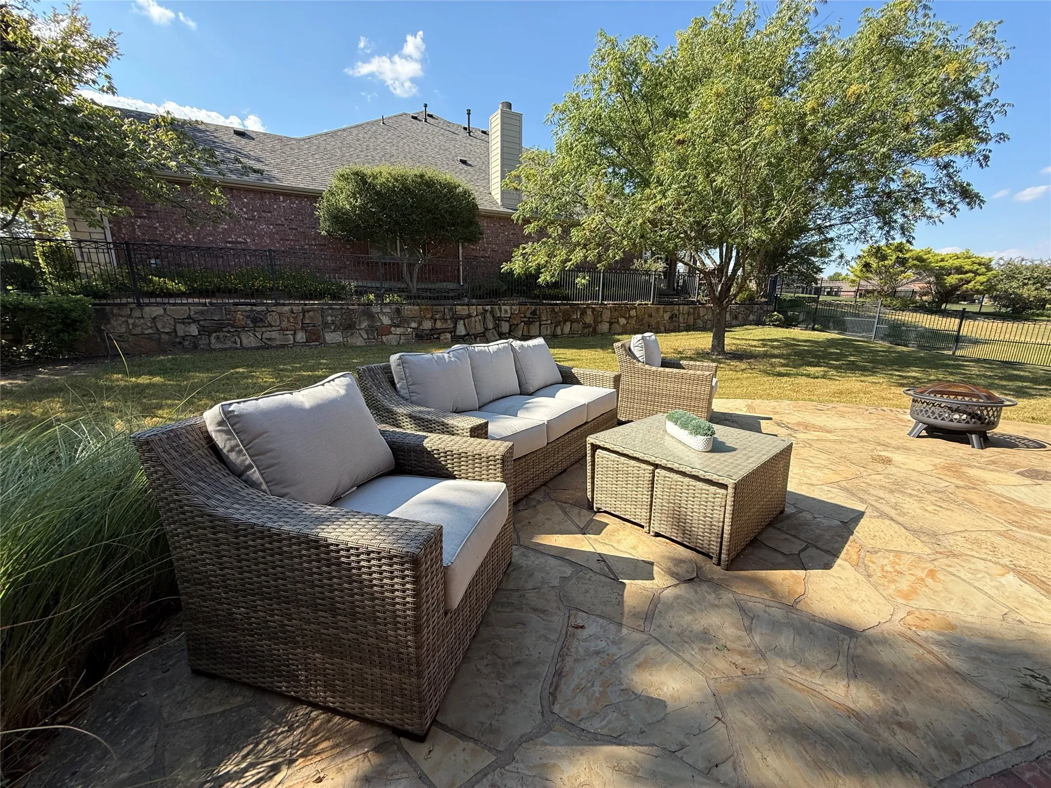 Single Family Residence For Rent in Collin County , 454 Long Cove Drive, Fairview, Texas 75069, 2 Bedroom, 3 Bathroom, 2 Garage spaces, 2,241 Sqft, built in 2005, mls#21373375, Real Estate Agent in Fairview, Homes For Rent in Collin county, Homes For Rent in Fairview, Realtor in Fairview Texas, Real Estate Brokerage Independent Realty Texas, Luminita Cordes Realtor