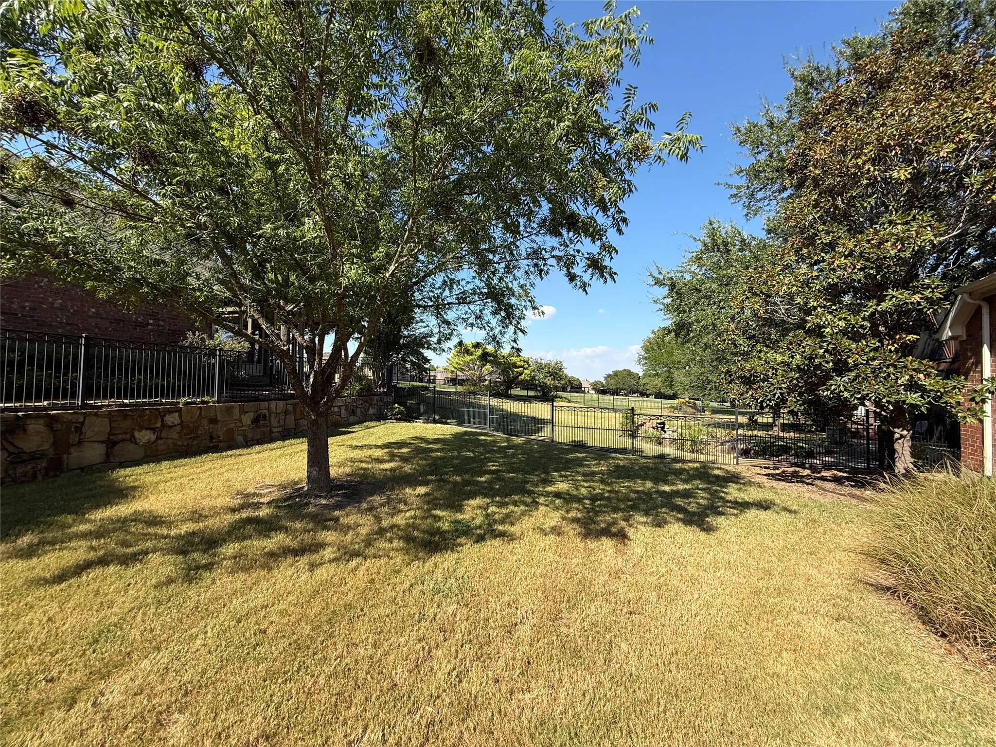 Single Family Residence For Rent in Collin County , 454 Long Cove Drive, Fairview, Texas 75069, 2 Bedroom, 3 Bathroom, 2 Garage spaces, 2,241 Sqft, built in 2005, mls#21373375, Real Estate Agent in Fairview, Homes For Rent in Collin county, Homes For Rent in Fairview, Realtor in Fairview Texas, Real Estate Brokerage Independent Realty Texas, Luminita Cordes Realtor