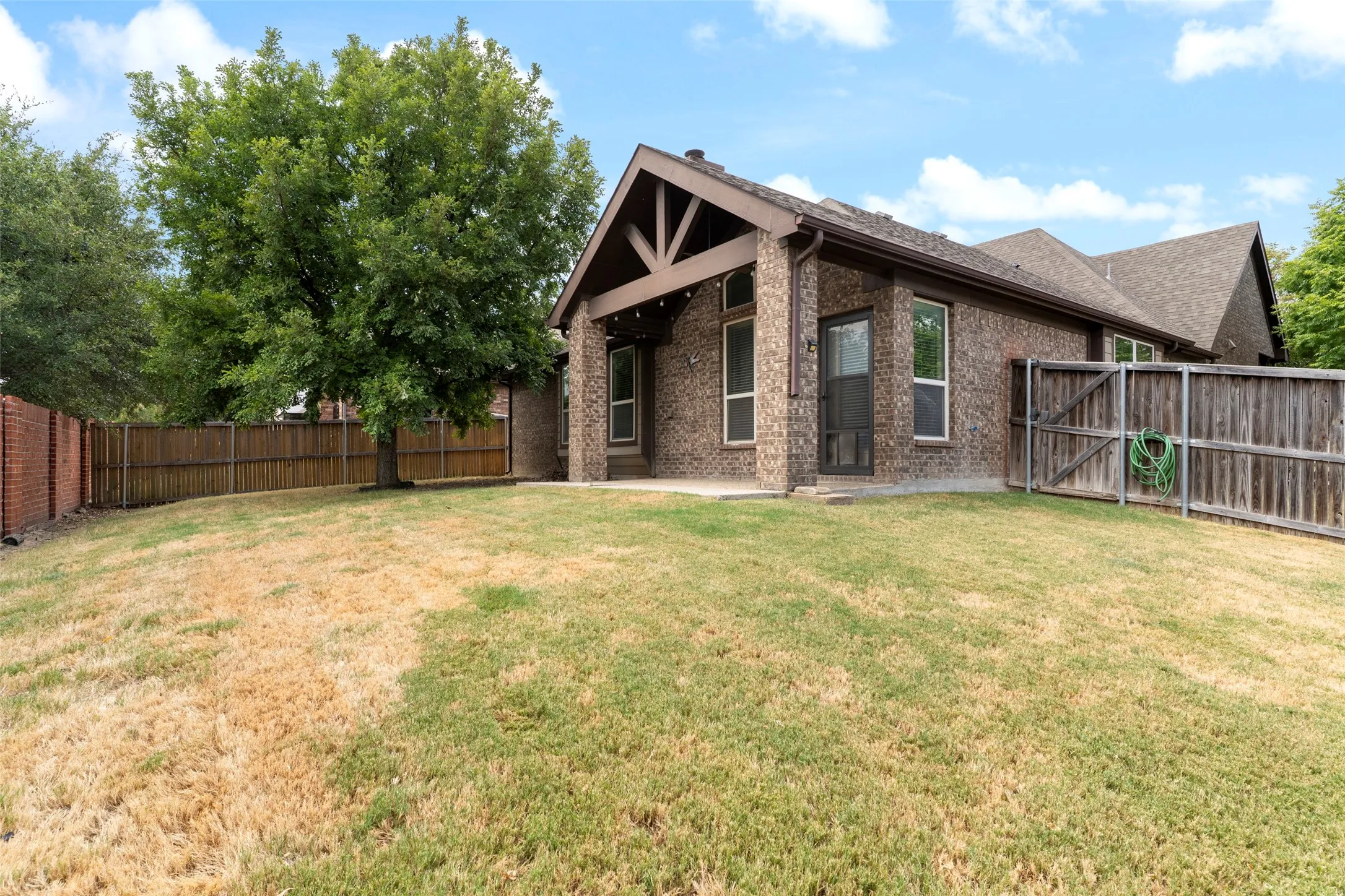 Single Family Residence For Sale in Collin County , 2264 Catherine Lane, Mc Kinney, Texas 75071, 3 Bedroom, 2 Bathroom, 2 Garage spaces, 1,810 Sqft, built in 2011, mls#21373220, Real Estate Agent in Mc Kinney, Homes For Sale in Collin county, Homes For Sale in Mc Kinney, Realtor in Mc Kinney Texas, Real Estate Brokerage Independent Realty Texas, Luminita Cordes Realtor