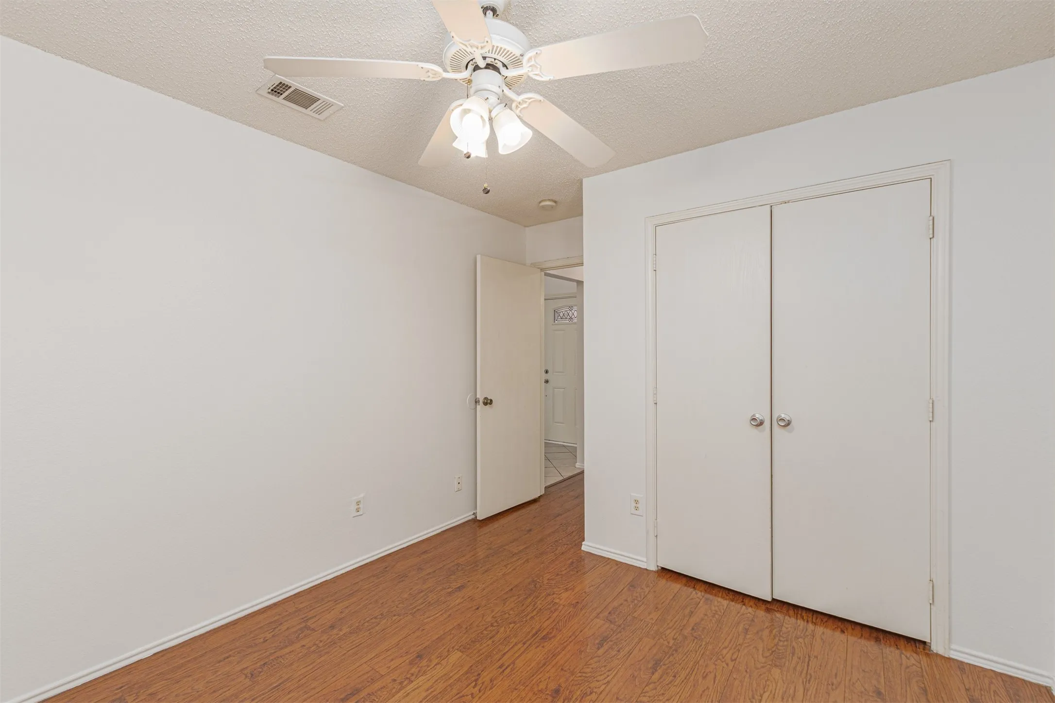 Single Family Residence For Sale in Collin County , 1403 E Brown Street, Wylie, Texas 75098, 3 Bedroom, 2 Bathroom, 2 Garage spaces, 1,389 Sqft, built in 1998, mls#21373354, Real Estate Agent in Wylie, Homes For Sale in Collin county, Homes For Sale in Wylie, Realtor in Wylie Texas, Real Estate Brokerage Independent Realty Texas, Luminita Cordes Realtor
