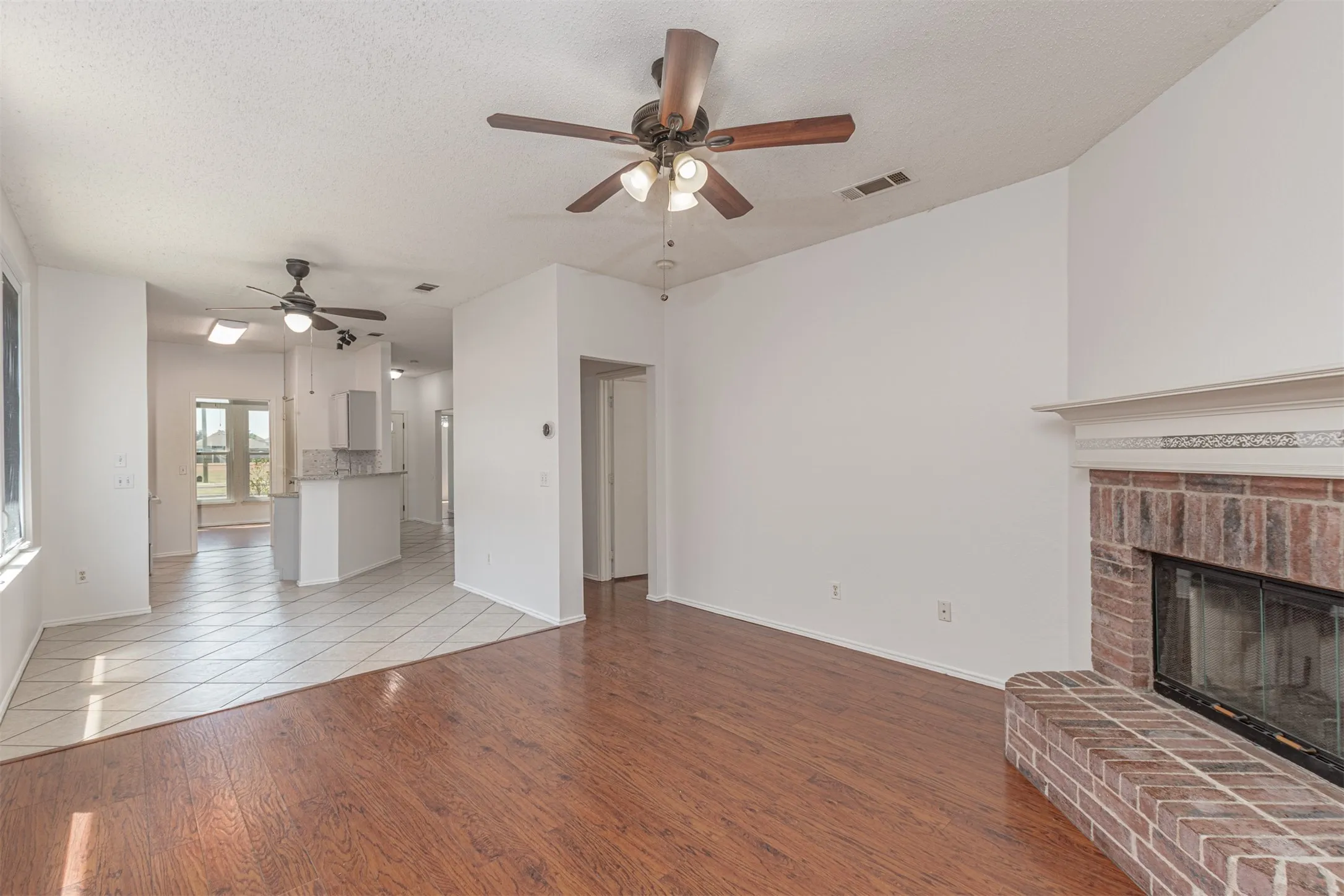 Single Family Residence For Sale in Collin County , 1403 E Brown Street, Wylie, Texas 75098, 3 Bedroom, 2 Bathroom, 2 Garage spaces, 1,389 Sqft, built in 1998, mls#21373354, Real Estate Agent in Wylie, Homes For Sale in Collin county, Homes For Sale in Wylie, Realtor in Wylie Texas, Real Estate Brokerage Independent Realty Texas, Luminita Cordes Realtor