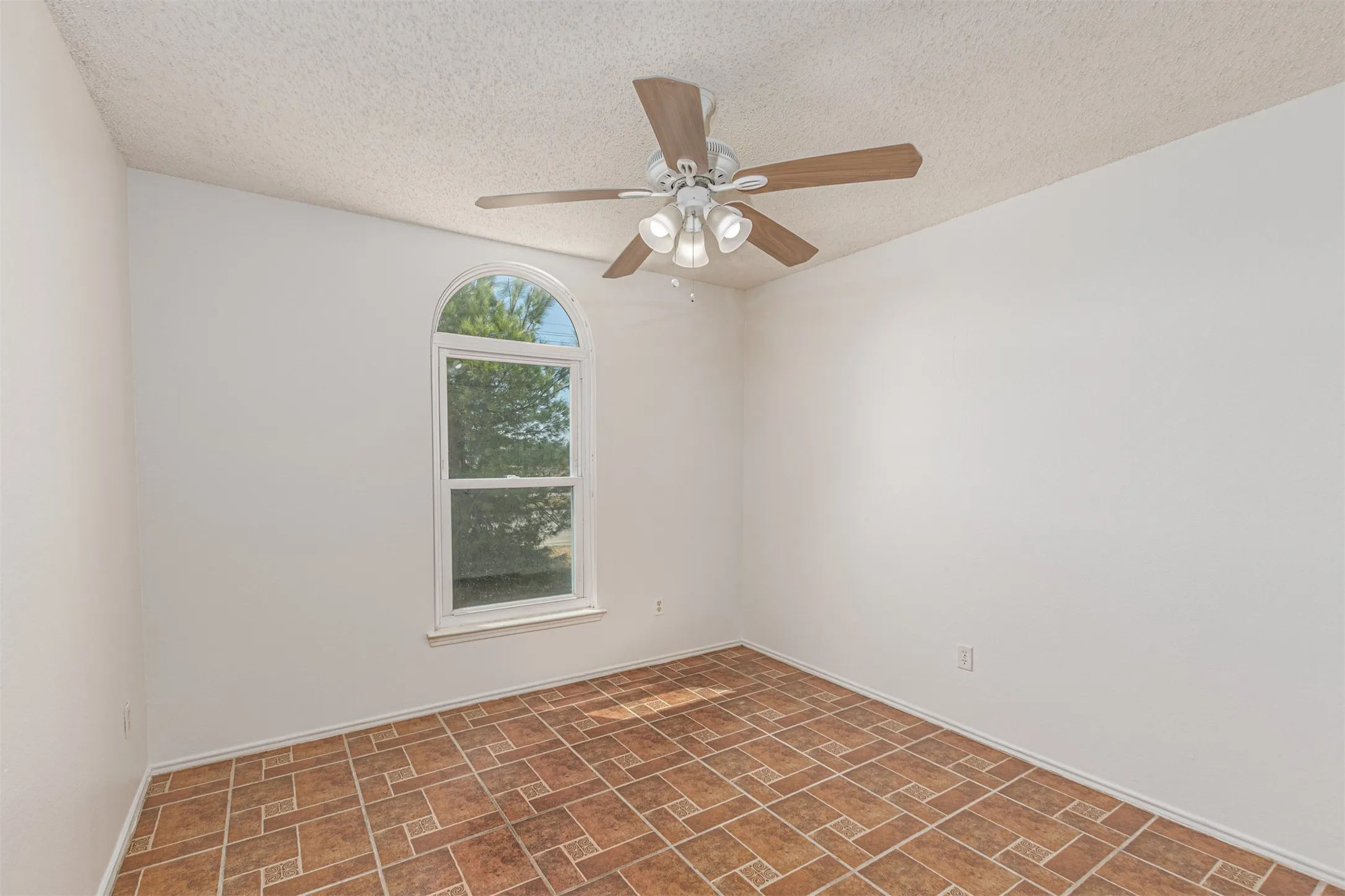 Single Family Residence For Sale in Collin County , 1403 E Brown Street, Wylie, Texas 75098, 3 Bedroom, 2 Bathroom, 2 Garage spaces, 1,389 Sqft, built in 1998, mls#21373354, Real Estate Agent in Wylie, Homes For Sale in Collin county, Homes For Sale in Wylie, Realtor in Wylie Texas, Real Estate Brokerage Independent Realty Texas, Luminita Cordes Realtor