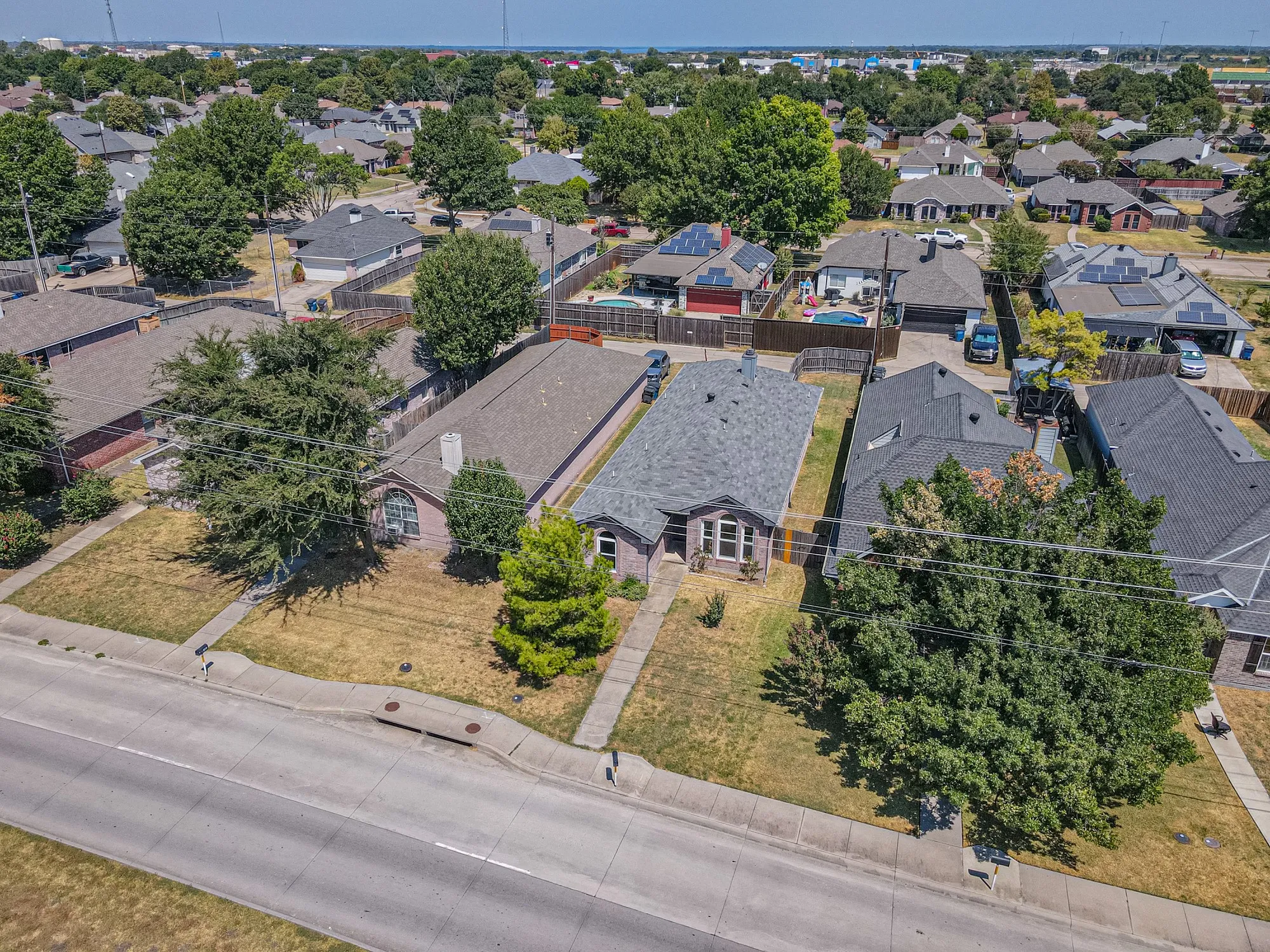 Single Family Residence For Sale in Collin County , 1403 E Brown Street, Wylie, Texas 75098, 3 Bedroom, 2 Bathroom, 2 Garage spaces, 1,389 Sqft, built in 1998, mls#21373354, Real Estate Agent in Wylie, Homes For Sale in Collin county, Homes For Sale in Wylie, Realtor in Wylie Texas, Real Estate Brokerage Independent Realty Texas, Luminita Cordes Realtor