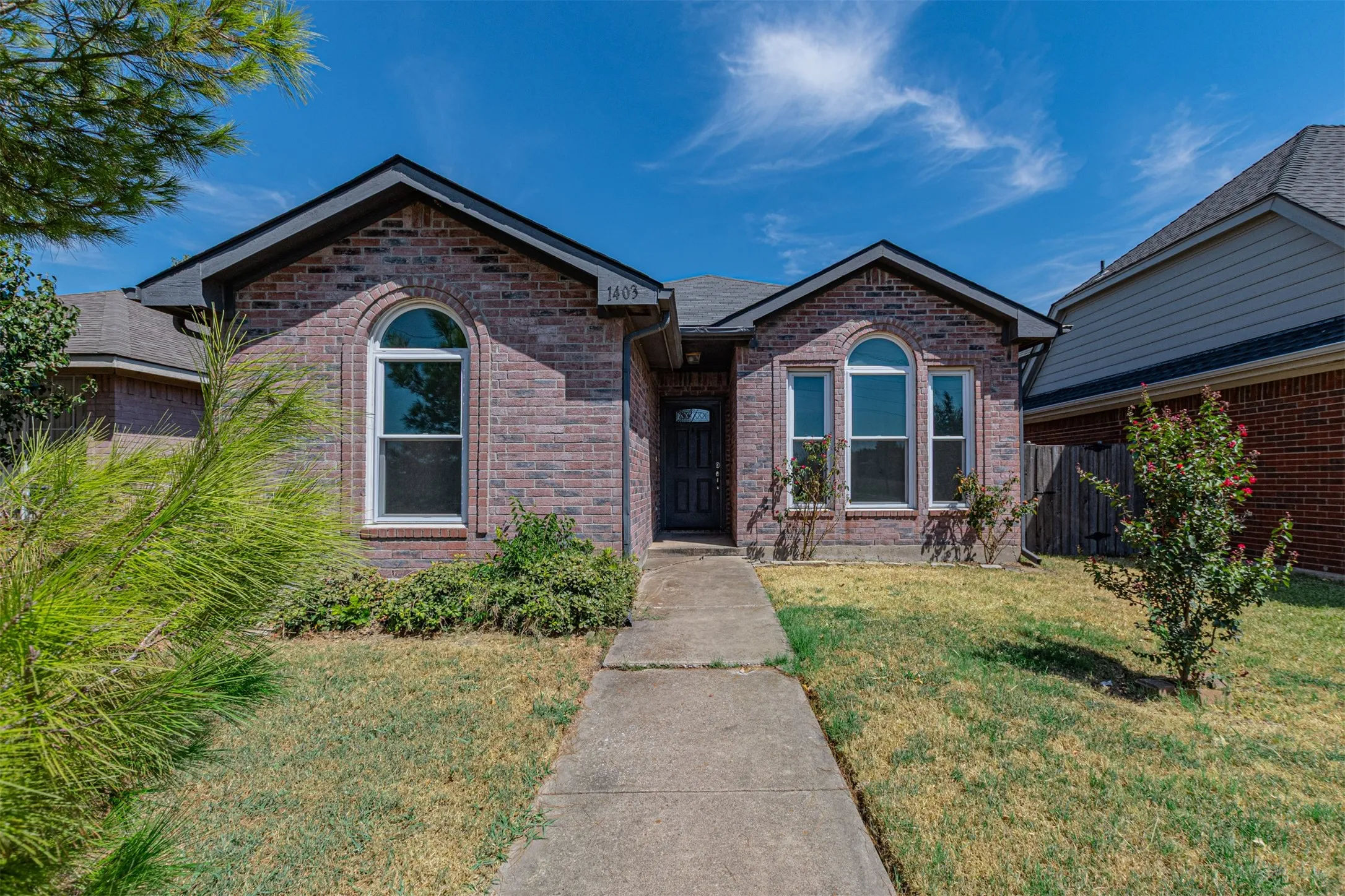 Single Family Residence For Sale in Collin County , 1403 E Brown Street, Wylie, Texas 75098, 3 Bedroom, 2 Bathroom, 2 Garage spaces, 1,389 Sqft, built in 1998, mls#21373354, Real Estate Agent in Wylie, Homes For Sale in Collin county, Homes For Sale in Wylie, Realtor in Wylie Texas, Real Estate Brokerage Independent Realty Texas, Luminita Cordes Realtor