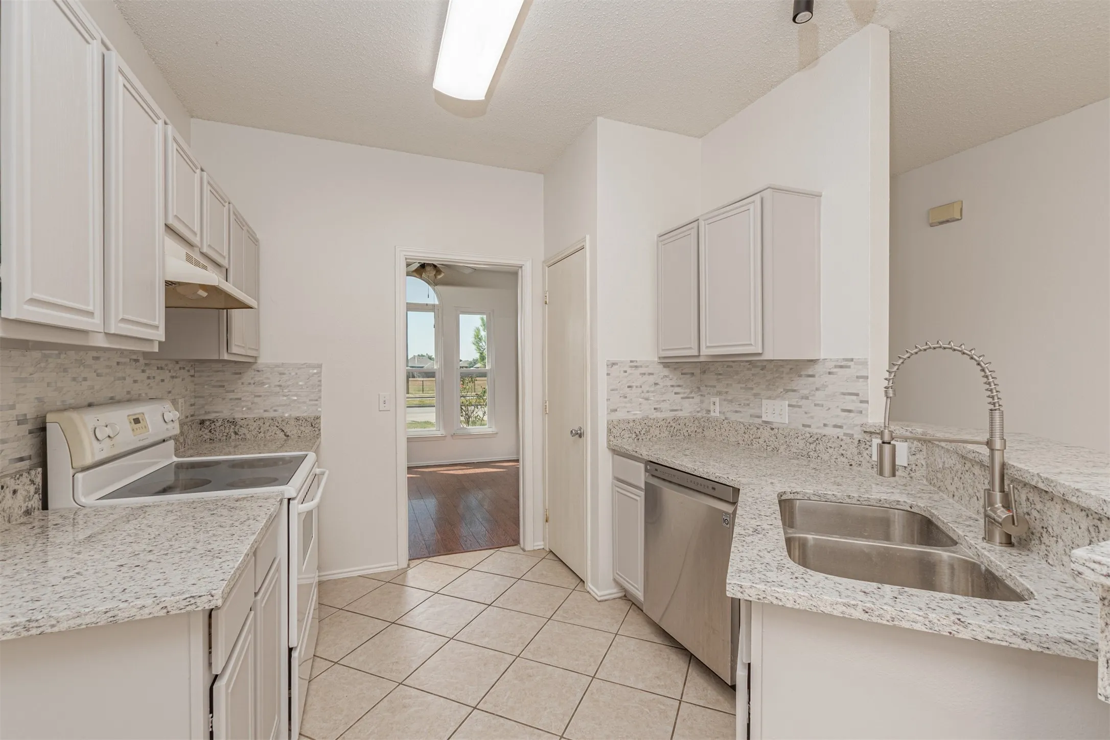 Single Family Residence For Sale in Collin County , 1403 E Brown Street, Wylie, Texas 75098, 3 Bedroom, 2 Bathroom, 2 Garage spaces, 1,389 Sqft, built in 1998, mls#21373354, Real Estate Agent in Wylie, Homes For Sale in Collin county, Homes For Sale in Wylie, Realtor in Wylie Texas, Real Estate Brokerage Independent Realty Texas, Luminita Cordes Realtor