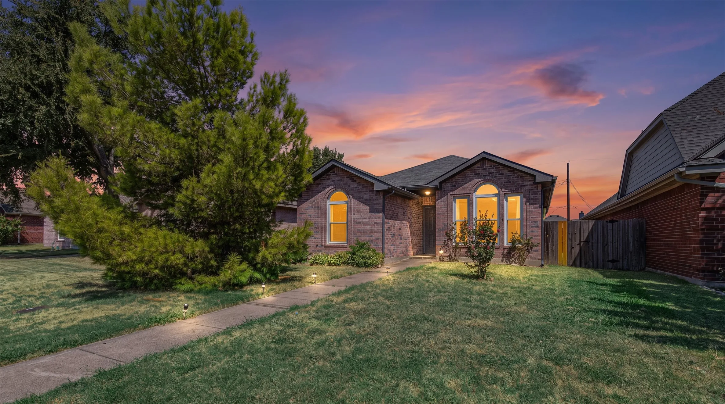 Single Family Residence For Sale in Collin County , 1403 E Brown Street, Wylie, Texas 75098, 3 Bedroom, 2 Bathroom, 2 Garage spaces, 1,389 Sqft, built in 1998, mls#21373354, Real Estate Agent in Wylie, Homes For Sale in Collin county, Homes For Sale in Wylie, Realtor in Wylie Texas, Real Estate Brokerage Independent Realty Texas, Luminita Cordes Realtor
