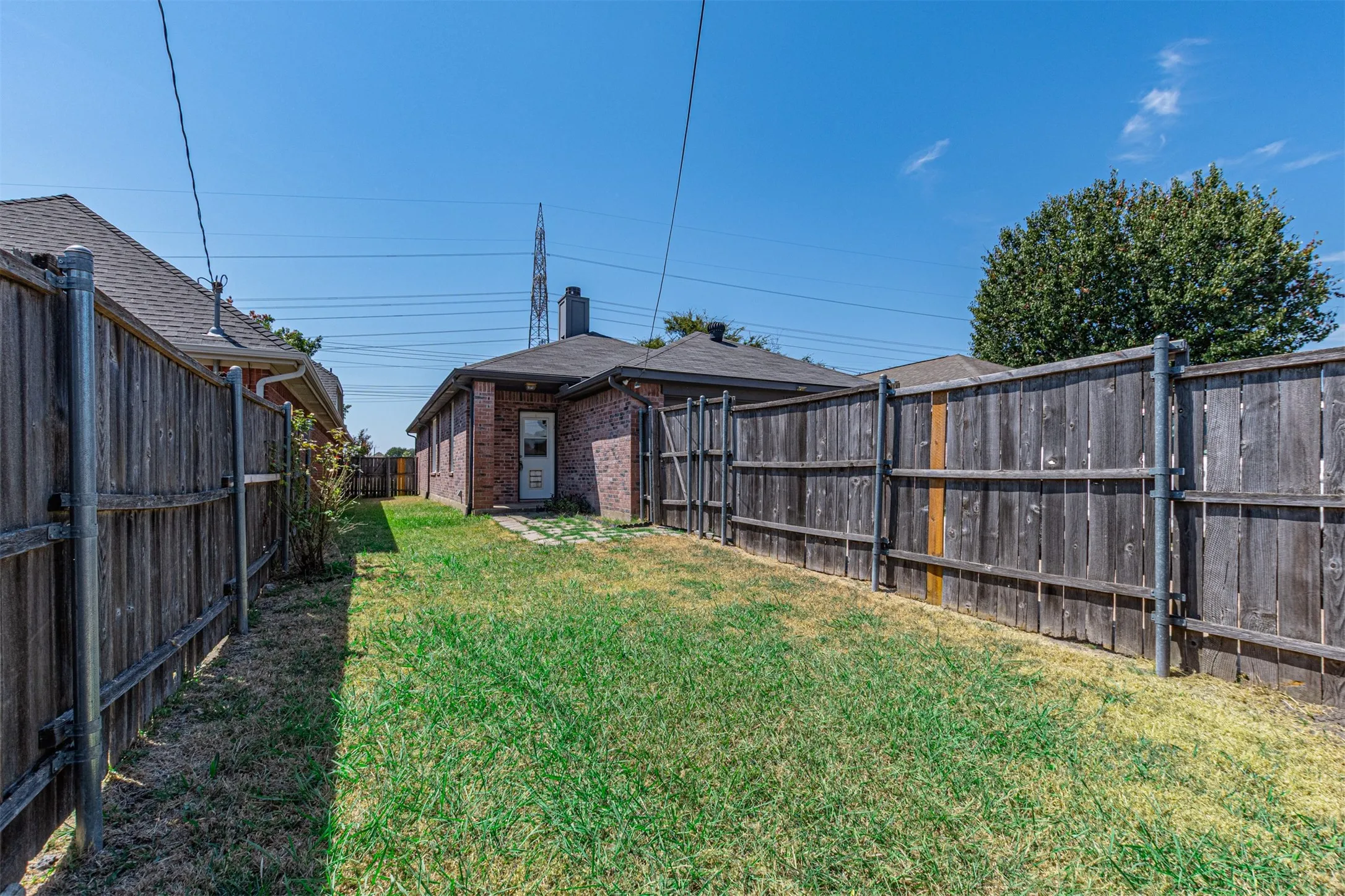 Single Family Residence For Sale in Collin County , 1403 E Brown Street, Wylie, Texas 75098, 3 Bedroom, 2 Bathroom, 2 Garage spaces, 1,389 Sqft, built in 1998, mls#21373354, Real Estate Agent in Wylie, Homes For Sale in Collin county, Homes For Sale in Wylie, Realtor in Wylie Texas, Real Estate Brokerage Independent Realty Texas, Luminita Cordes Realtor