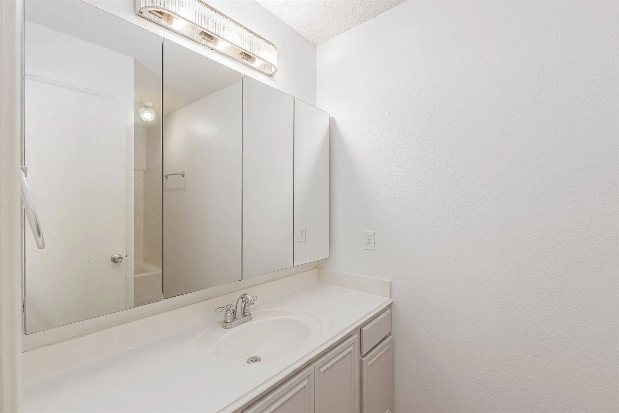 Single Family Residence For Sale in Collin County , 1403 E Brown Street, Wylie, Texas 75098, 3 Bedroom, 2 Bathroom, 2 Garage spaces, 1,389 Sqft, built in 1998, mls#21373354, Real Estate Agent in Wylie, Homes For Sale in Collin county, Homes For Sale in Wylie, Realtor in Wylie Texas, Real Estate Brokerage Independent Realty Texas, Luminita Cordes Realtor
