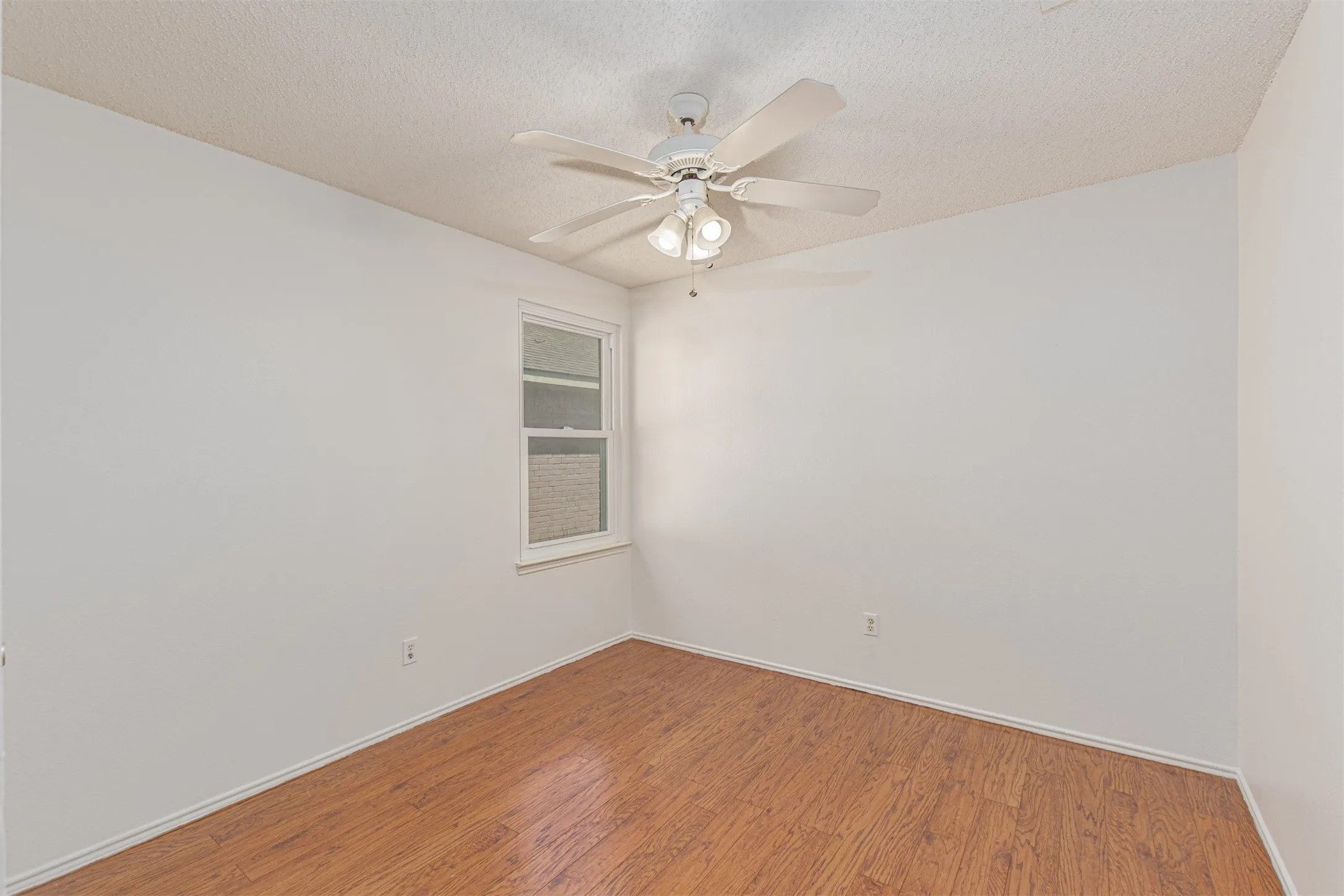 Single Family Residence For Sale in Collin County , 1403 E Brown Street, Wylie, Texas 75098, 3 Bedroom, 2 Bathroom, 2 Garage spaces, 1,389 Sqft, built in 1998, mls#21373354, Real Estate Agent in Wylie, Homes For Sale in Collin county, Homes For Sale in Wylie, Realtor in Wylie Texas, Real Estate Brokerage Independent Realty Texas, Luminita Cordes Realtor