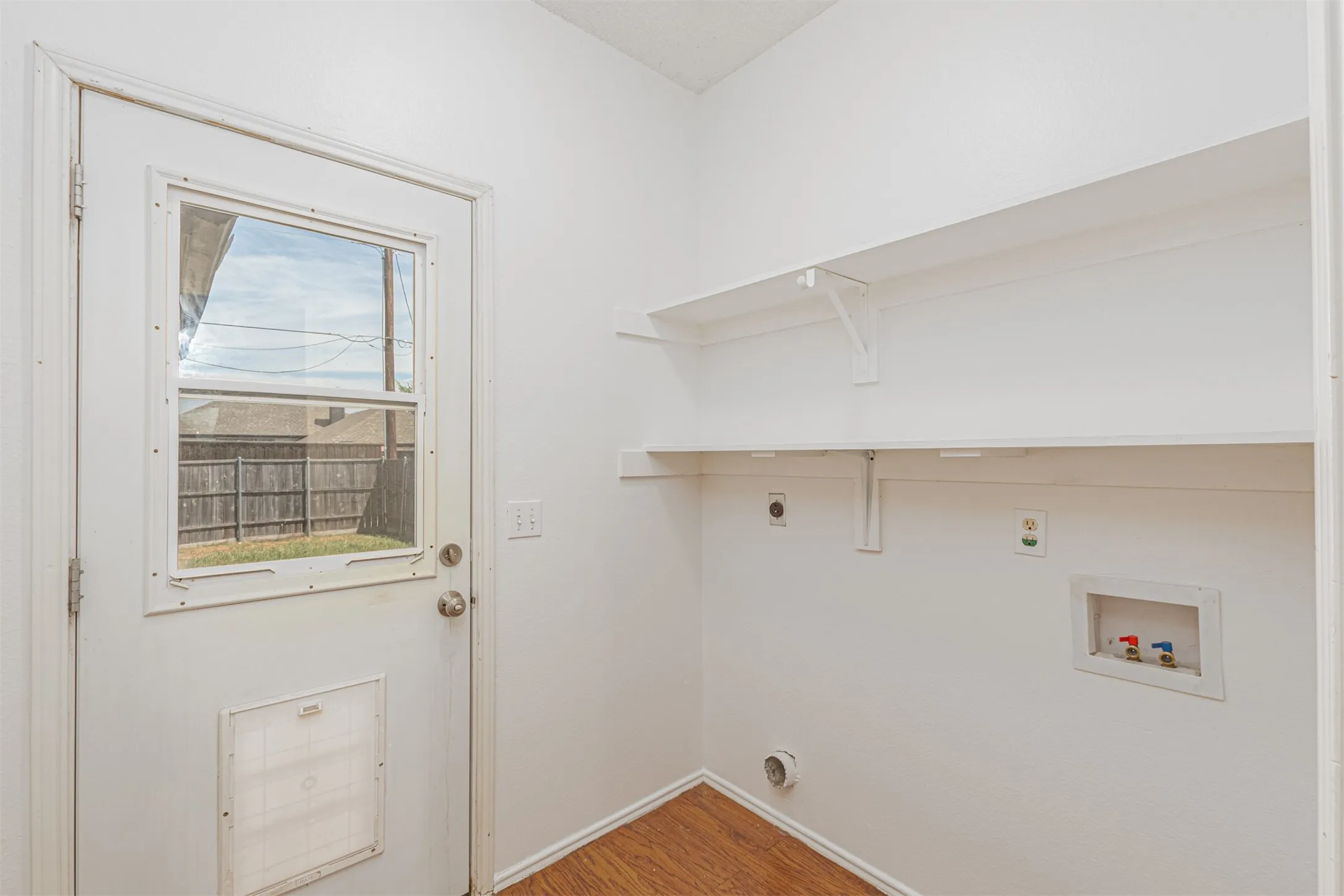 Single Family Residence For Sale in Collin County , 1403 E Brown Street, Wylie, Texas 75098, 3 Bedroom, 2 Bathroom, 2 Garage spaces, 1,389 Sqft, built in 1998, mls#21373354, Real Estate Agent in Wylie, Homes For Sale in Collin county, Homes For Sale in Wylie, Realtor in Wylie Texas, Real Estate Brokerage Independent Realty Texas, Luminita Cordes Realtor