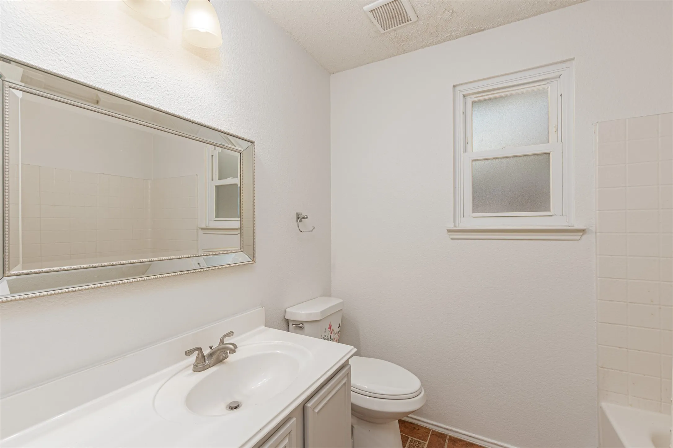 Single Family Residence For Sale in Collin County , 1403 E Brown Street, Wylie, Texas 75098, 3 Bedroom, 2 Bathroom, 2 Garage spaces, 1,389 Sqft, built in 1998, mls#21373354, Real Estate Agent in Wylie, Homes For Sale in Collin county, Homes For Sale in Wylie, Realtor in Wylie Texas, Real Estate Brokerage Independent Realty Texas, Luminita Cordes Realtor